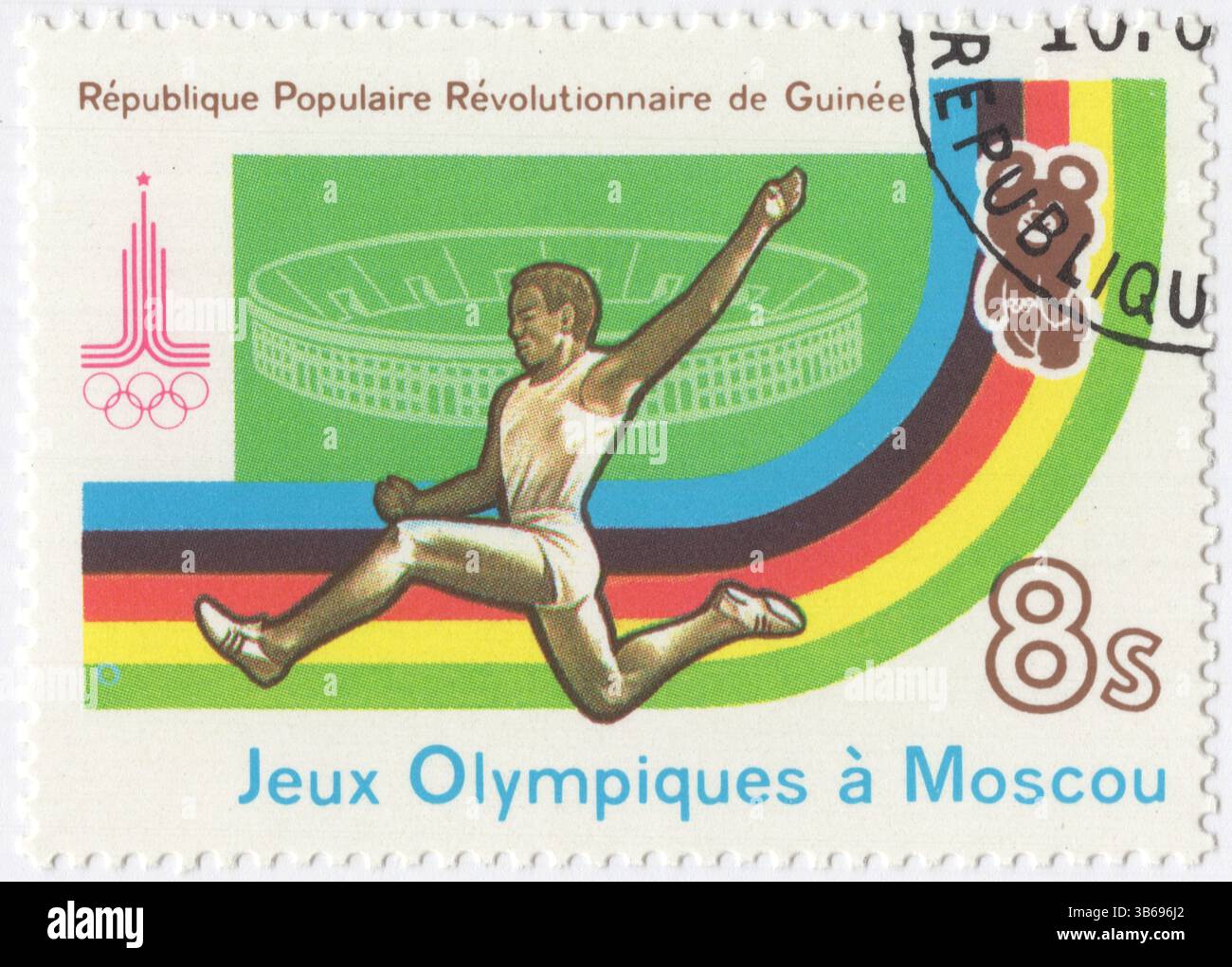 GUINEA - 1. Juni 1982: 8 Syli mehrfarbige Briefmarke mit dreifacher (langer) Sprung. 22. Olympische Sommerspiele 1980, Moskau, 19. Juli bis 3. August 1980. Unter der Führung der Vereinigten Staaten boykottierten 66 Länder die Spiele wegen des sowjetisch-afghanischen Krieges. Mehrere alternative Veranstaltungen fanden außerhalb der Sowjetunion statt. Einige Athleten aus einigen der Boykottländer (die nicht in der Liste der 66 Länder aufgeführt sind, die die Spiele vollständig boykottiert haben) nahmen an den Spielen unter der Olympischen Flagge Teil. Die Sowjetunion boykottierte 1984 die Olympischen Sommerspiele in Los Angeles Stockfoto