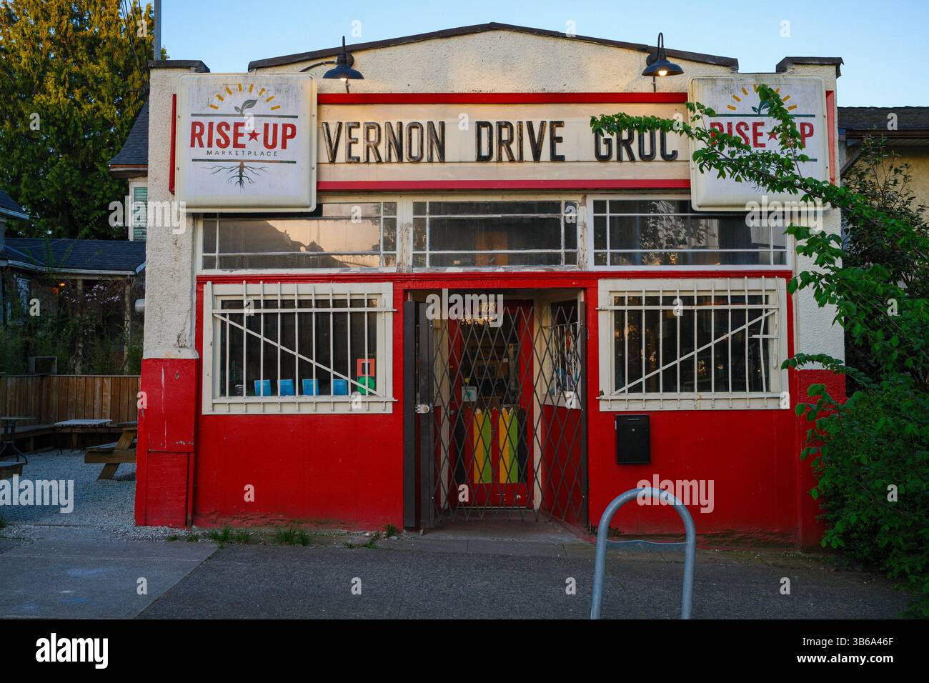 Das historische Vernon Driver Grocer in Strathcona, Vancouver, BC. Stockfoto