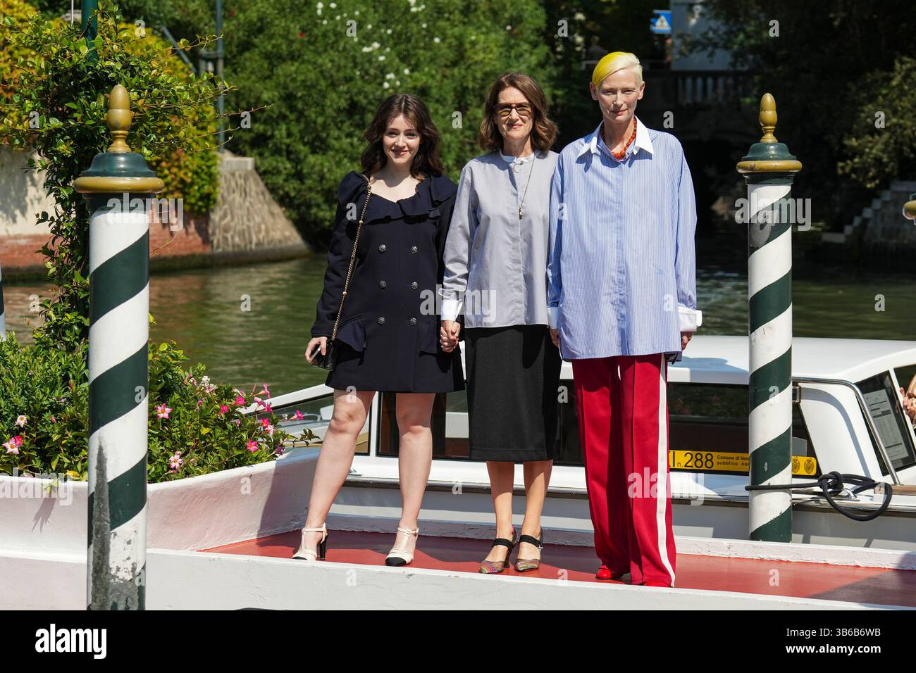 6. September 2022, Venedig, Italien: Carlie-Sophia Davies, Joanna Hogg und Tilda Swinton werden während des 79. Internationalen Filmfestivals von Venedig im Darsena Excelsior in Venedig gesehen. (Foto: © Stefano Costantino/SOPA Bilder via ZUMA Press Wire) Stockfoto
