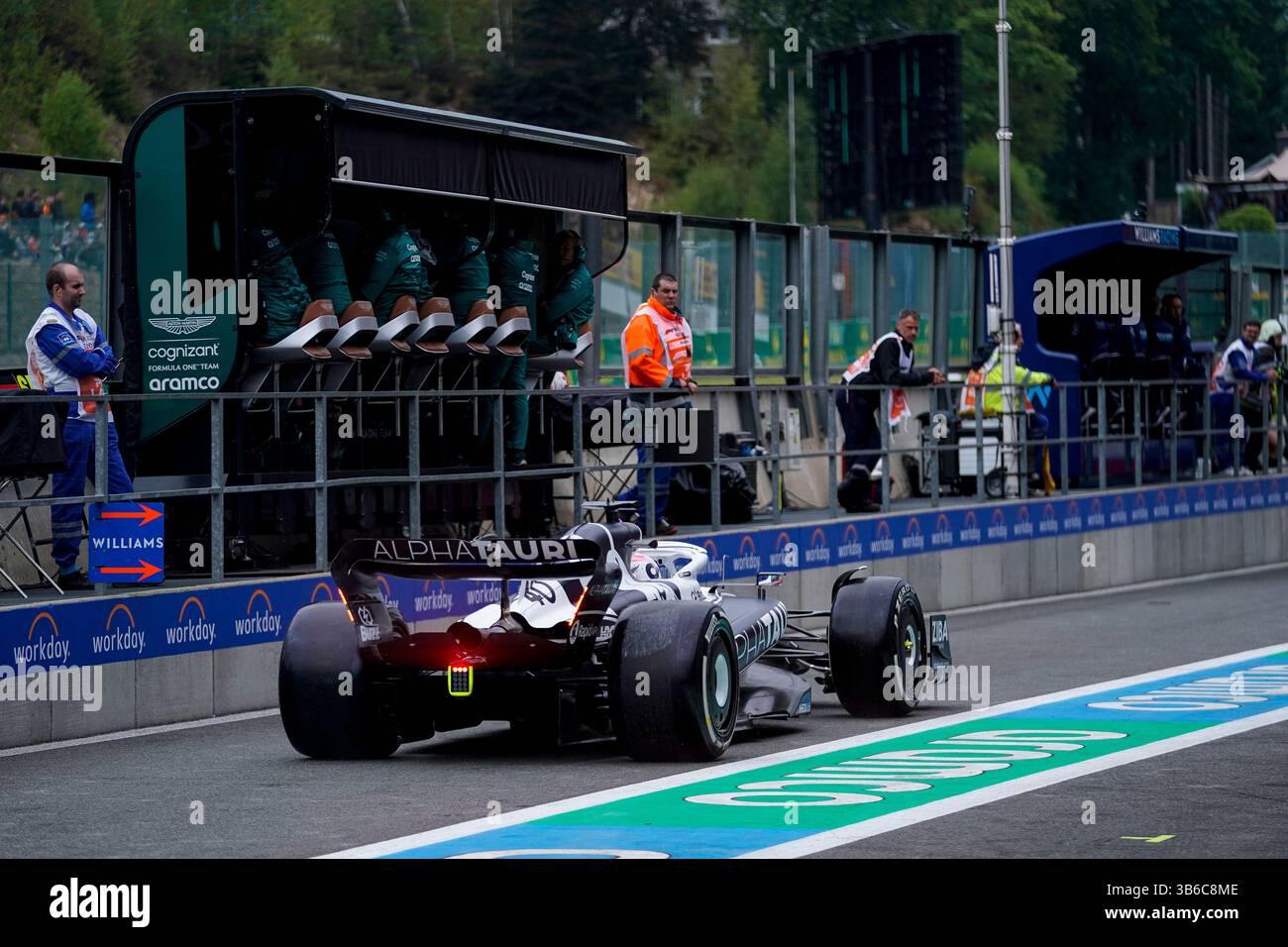 26. August 2022, Francorchamps, Belgien: LIAM LAWSON aus Neuseeland fährt für die Scuderia AlphaTauri während des Trainings des FIA Formel 1 Grand Prix von Belgien 2022 auf dem Circuit de Spa-Francorchamps in Francorchamps, Belgien. (Foto: © James Gasperotti/ZUMA Press Wire) Stockfoto