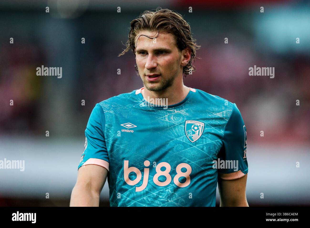 Illia Zabarnyi vom AFC Bournemouth sieht beim Premier League-Spiel Arsenal gegen Bournemouth im Emirates Stadium, London, Großbritannien, 3. Mai 2025 (Foto: Izzy Poles/News Images) Stockfoto