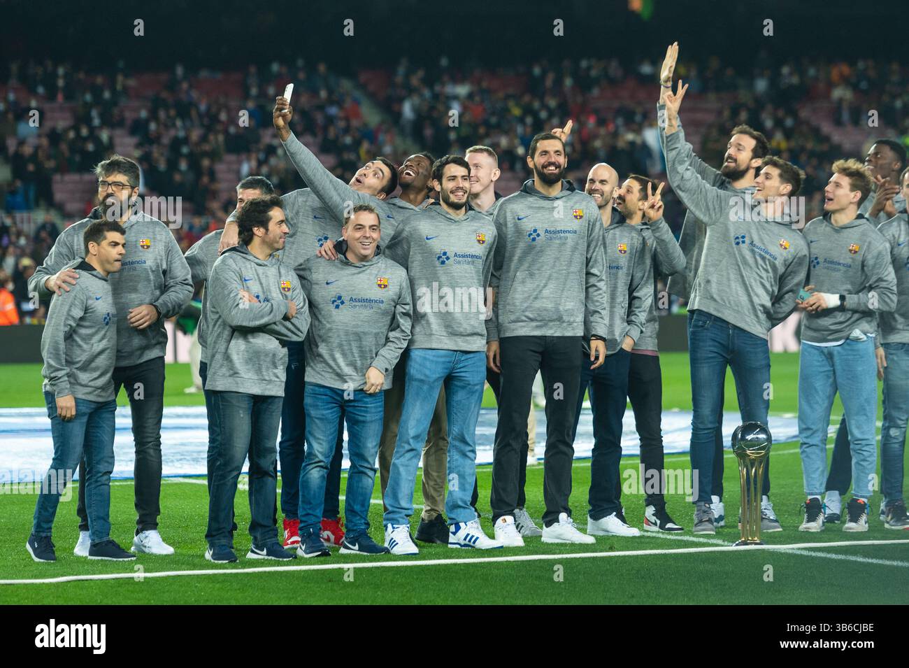 13. März 2022, Barcelona, Spanien: Basketballmannschaft des FC Barcelona während des Liga-Spiels zwischen dem FC Barcelona und DER CA Osasuna im Camp Nou in Barcelona, Spanien. (Kreditbild: © Gerard Franco/DAX via ZUMA Press Wire) Stockfoto