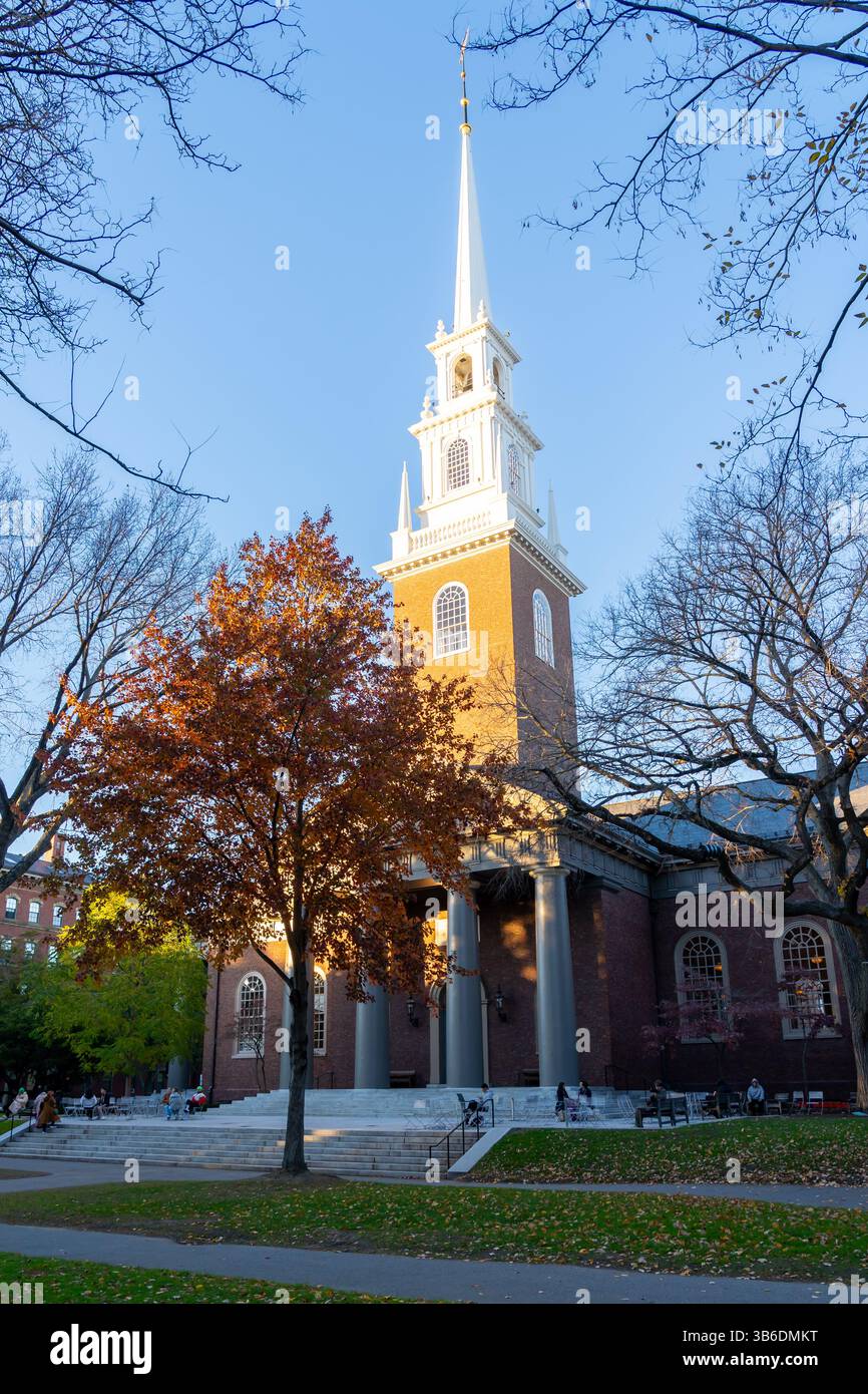 Cambridge, MA, USA - 11. November 2023: Die Memorial Church der Harvard University in Cambridge, USA. Stockfoto