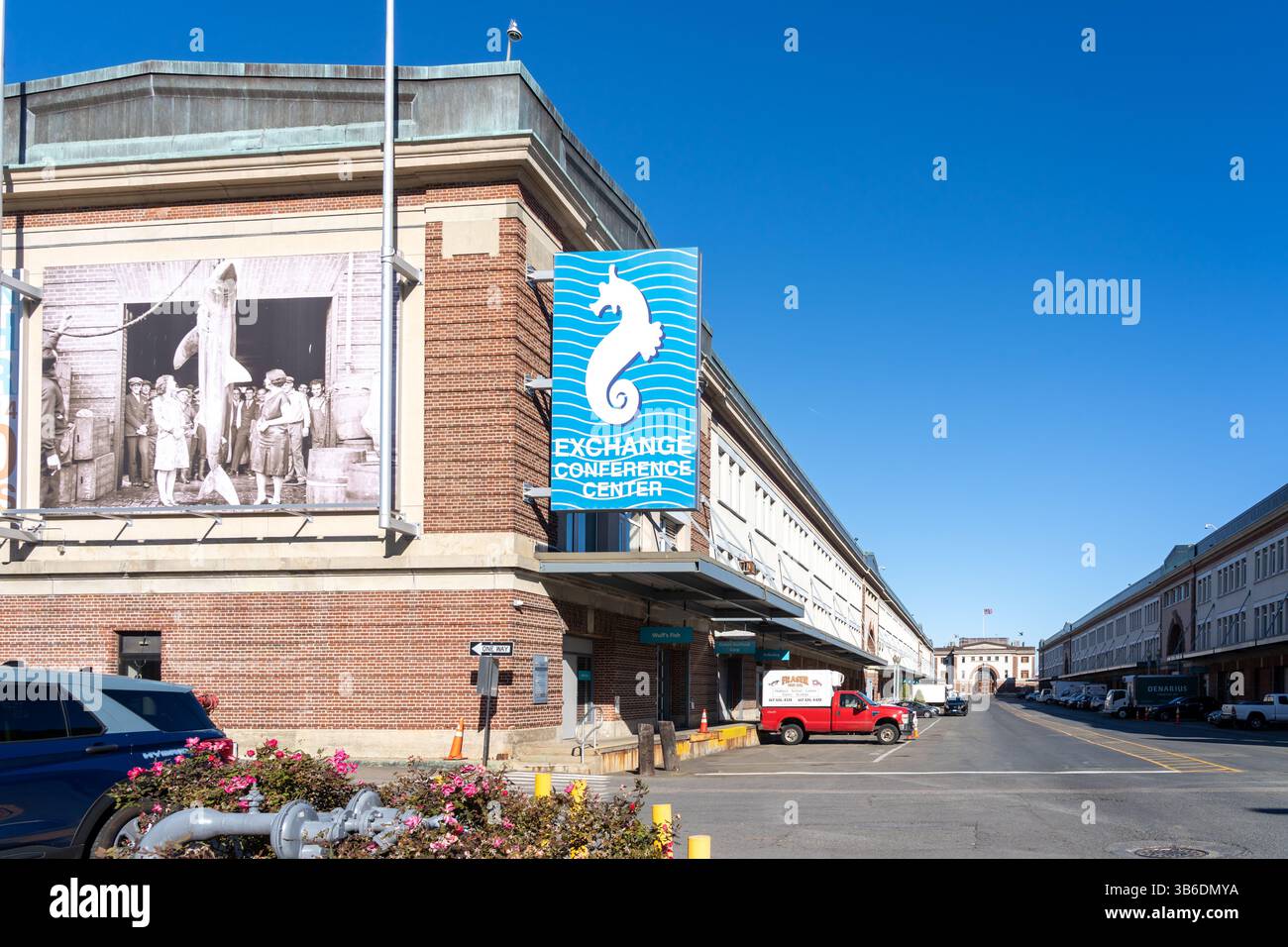 Boston, Massachusetts, USA - 11. November 2023: Das Exchange Conference Center steht am Boston Fish Pier in Boston, Massachusetts, USA. Stockfoto