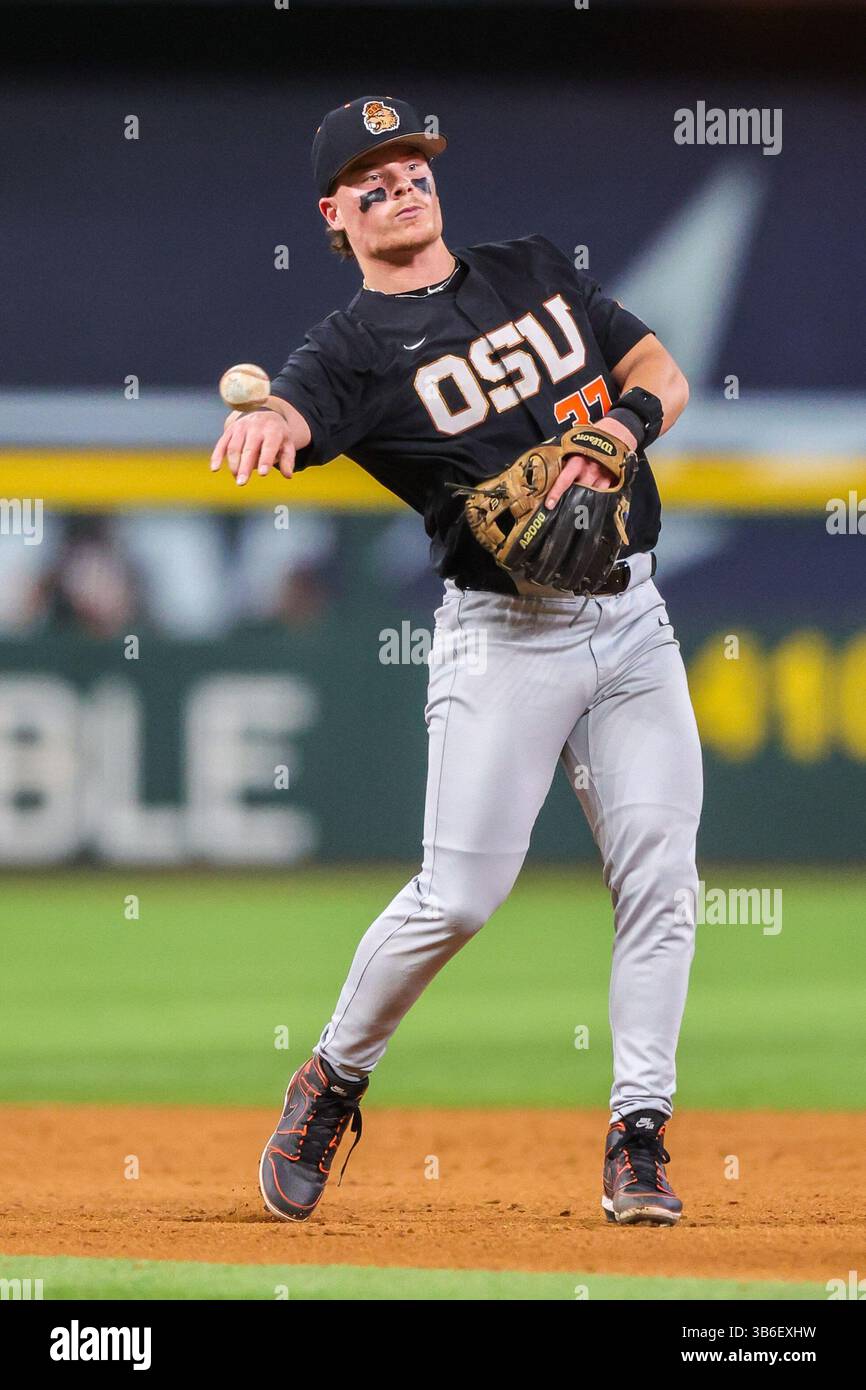 23. Februar 2024: Biber Travis Bazzana #37 macht einen Sprung über das Infield. Arkansas besiegte Oregon State 5-4 in Arlington, Texas. Richey Miller/CSM (Kreditbild: Stockfoto