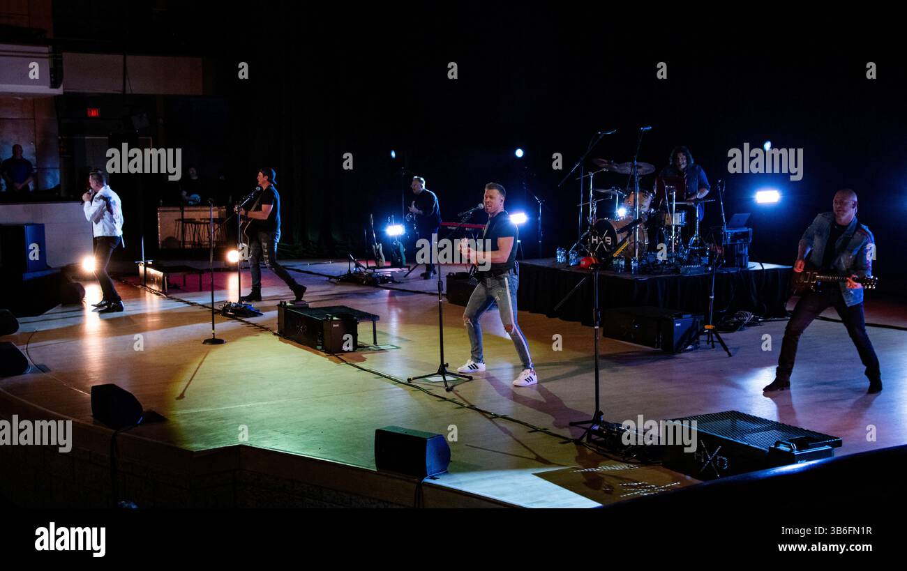 26. Oktober 2023, Edmonton, Alberta, Kanada: L to R JJ Hunter, Ty Hunter, Luke Hunter, Dusty Hunter und Brock Hunter von der kanadischen Country Music-Gruppe The Hunter Brothers treten während der „Burn Down the Barn“-Tour im Winspear Centre auf. Die kanadische Country Music-Gruppe The Hunter Brothers bringt ihre „Burn Down the Barn“-Tour ins Winspear Centre. (Credit Image: © Ron Palmer/SOPA Images via ZUMA Press Wire) Stockfoto