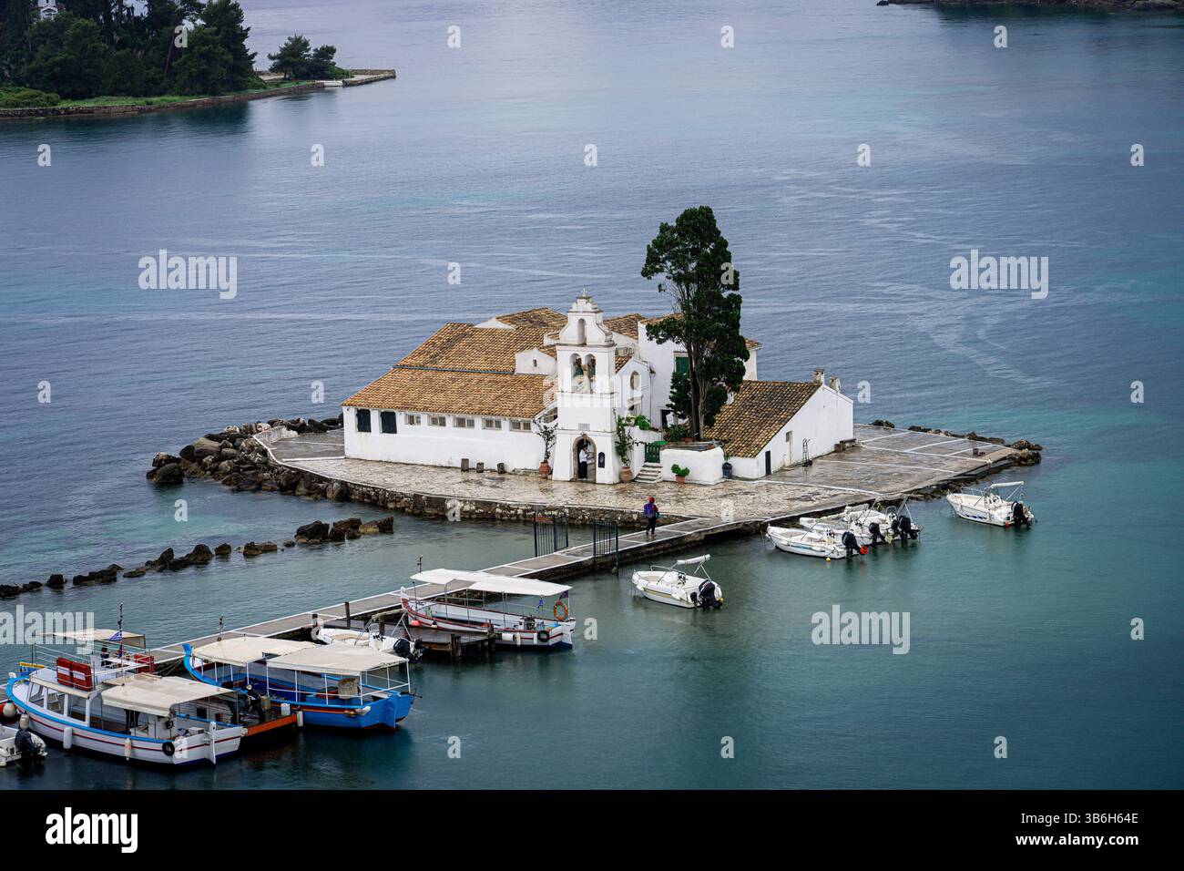 Panoramablick auf das Kloster Vlachernon in Korfu, Griechenland Stockfoto