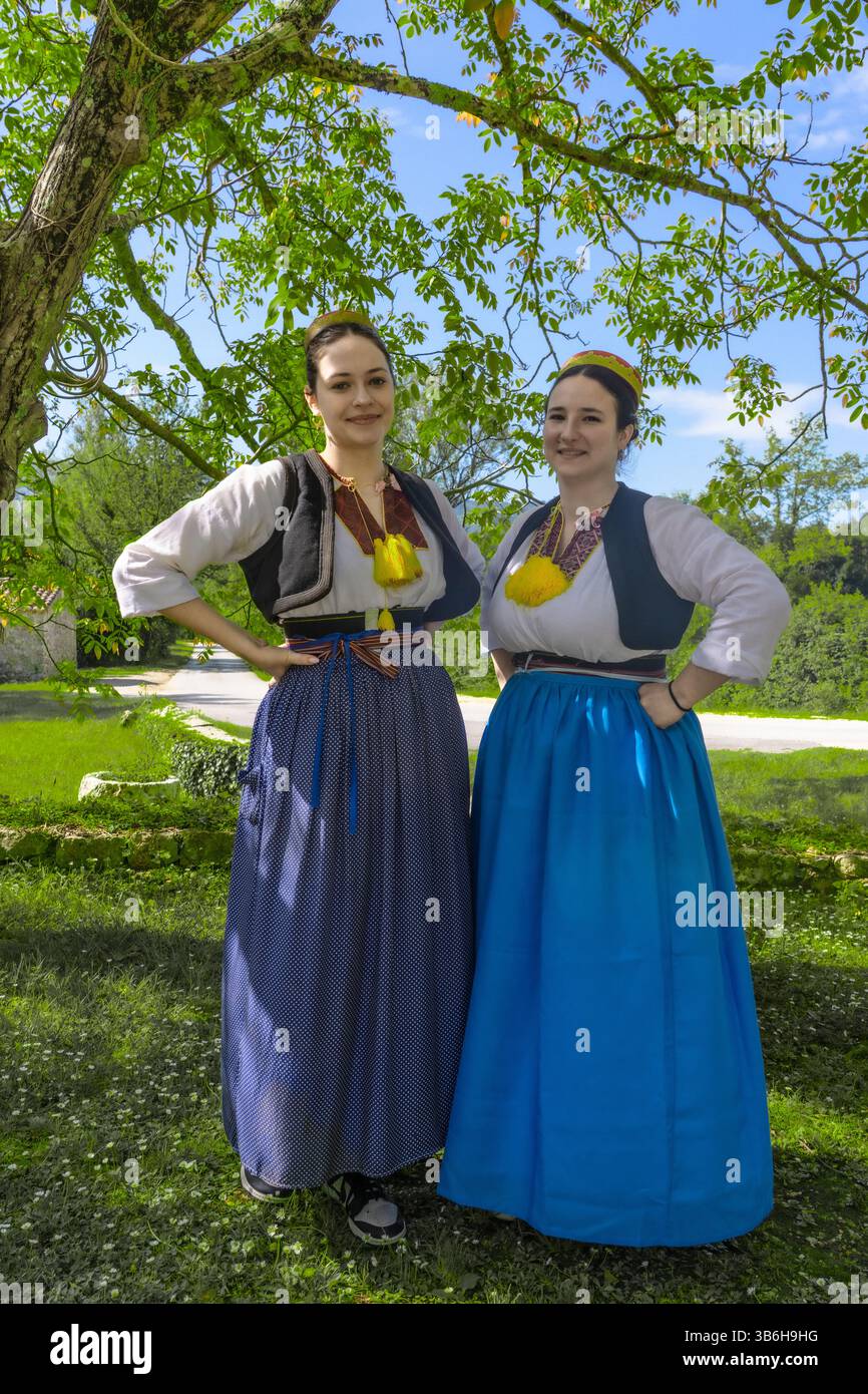 Zwei kroatische Frauen in typischer Kleidung in Dubrovnik, Kroatien Stockfoto