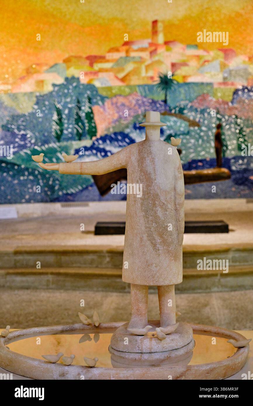 Frankreich, Alpes-Maritimes, Saint Paul de Vence, berühmtes Dorf auf einem Hügel an der Côte d'Azur, Kapelle der Weißen Pönitenten, dekoriert von Folon Stockfoto