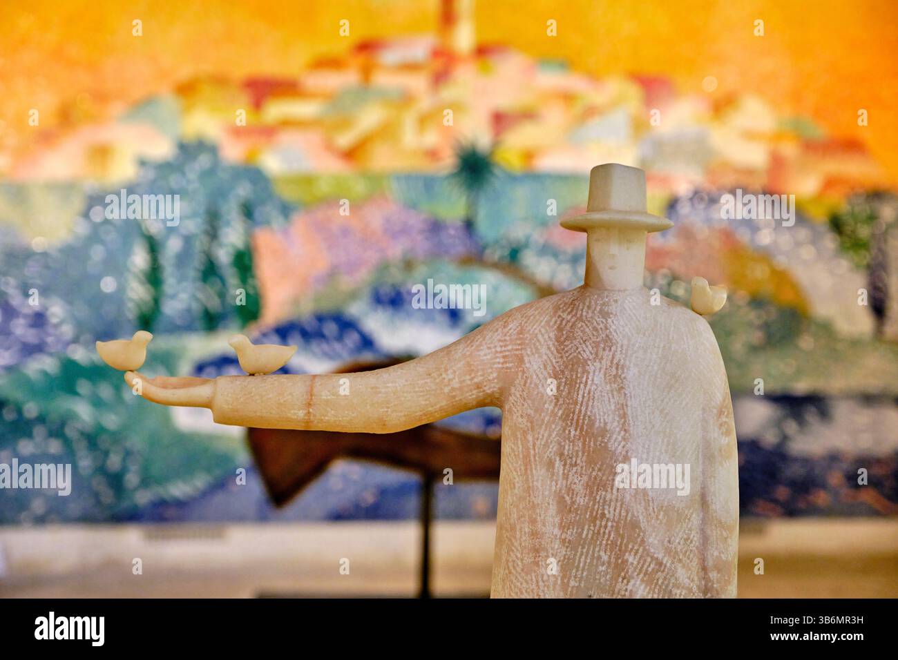 Frankreich, Alpes-Maritimes, Saint Paul de Vence, berühmtes Dorf auf einem Hügel an der Côte d'Azur, Kapelle der Weißen Pönitenten, dekoriert von Folon Stockfoto