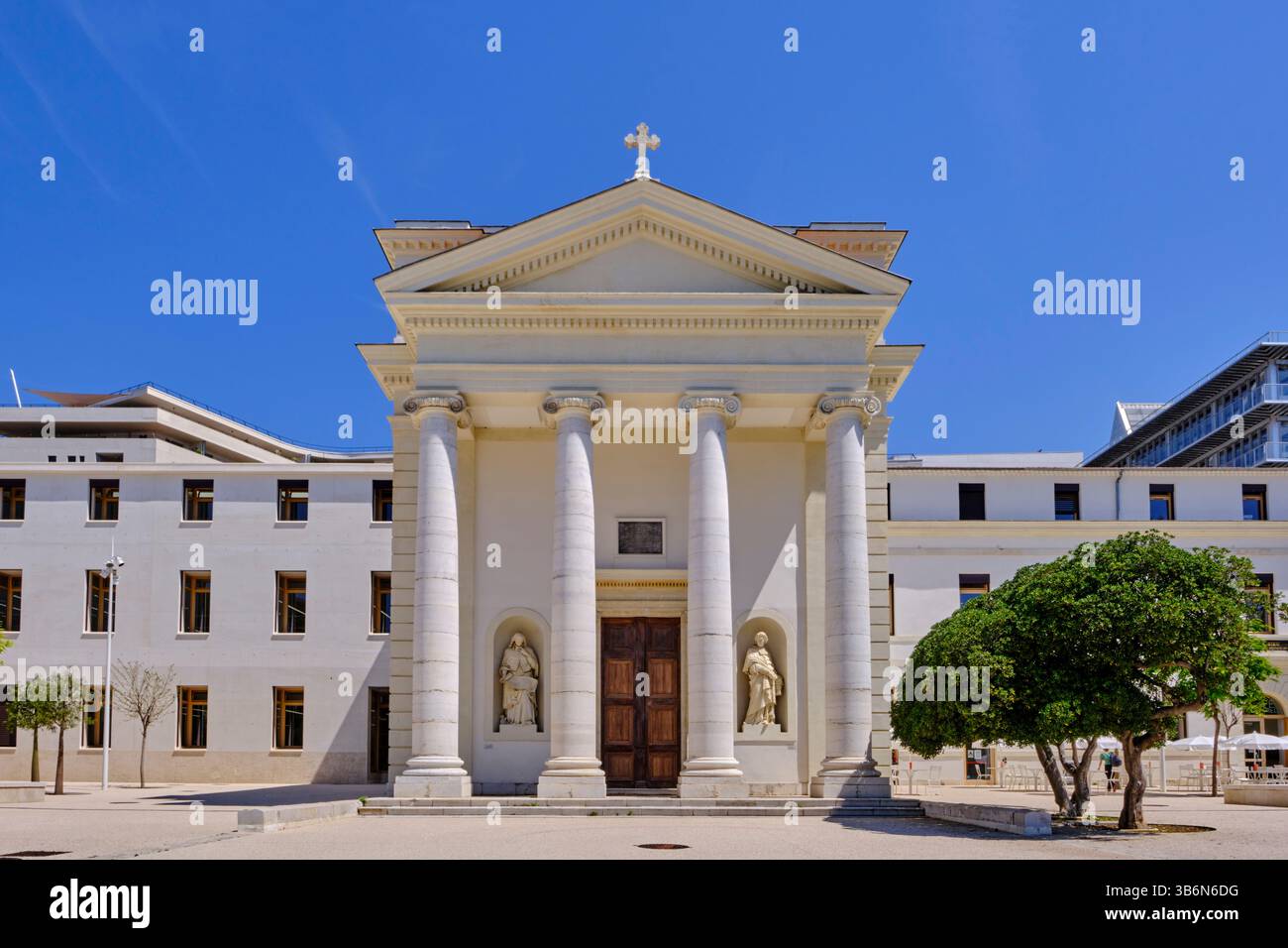 Frankreich, Var, Toulon, Bezirk Chalucet, die Medienbibliothek Chalucet im ehemaligen Hotel-Dieu im Jardin Alexandre 1er Stockfoto