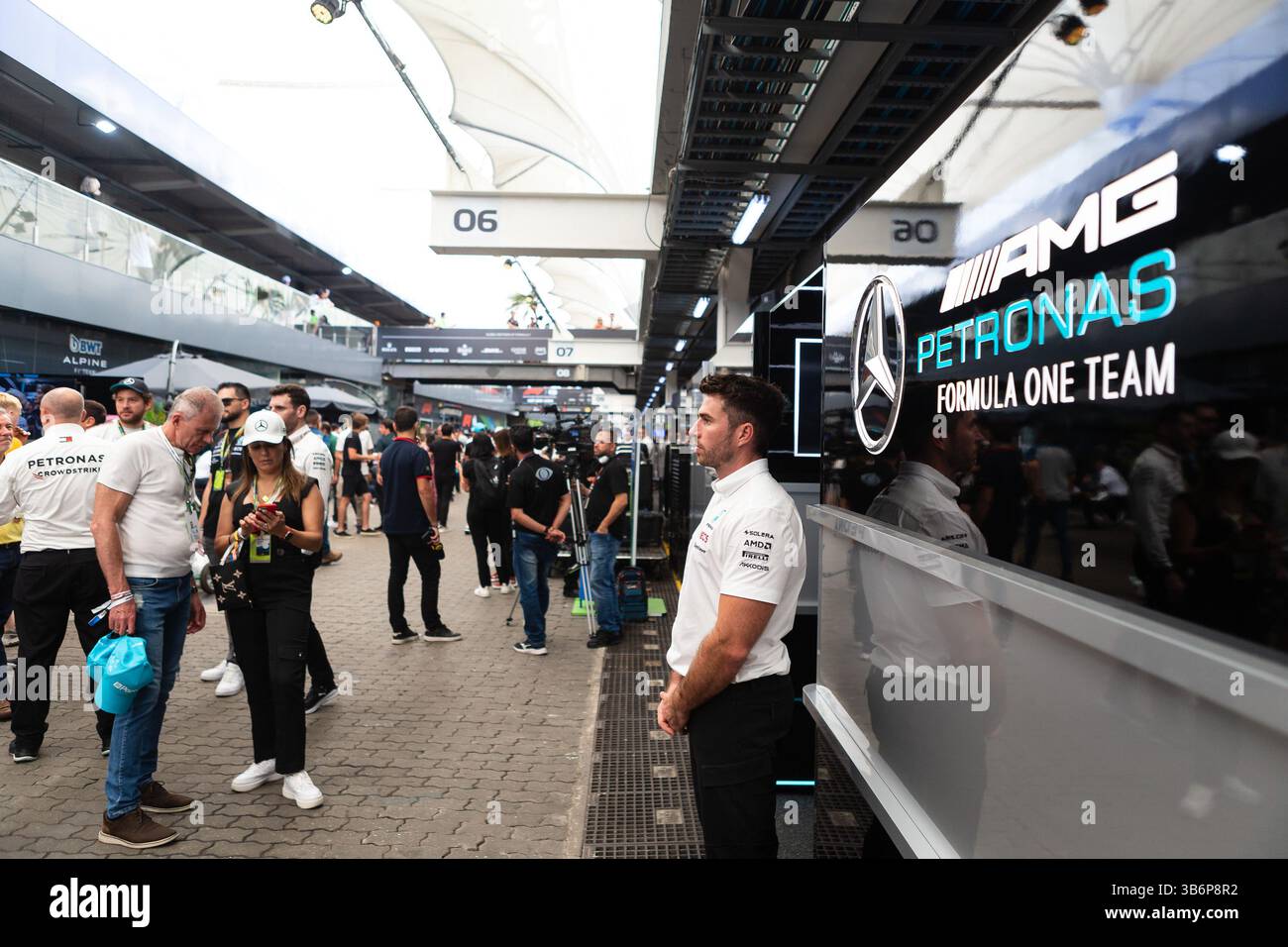 5. November 2023, Sao Paulo, Brasilien: Das Fahrerlager VON MERCEDES im Rahmen des F1 Sao Paulo Grand Prix 2023 beim Autodromo Jose Carlos Pace am 05. November 2023 in Sao Paulo, Brasilien. (Bild: © Ruano Carneiro/ZUMA Press Wire) Stockfoto