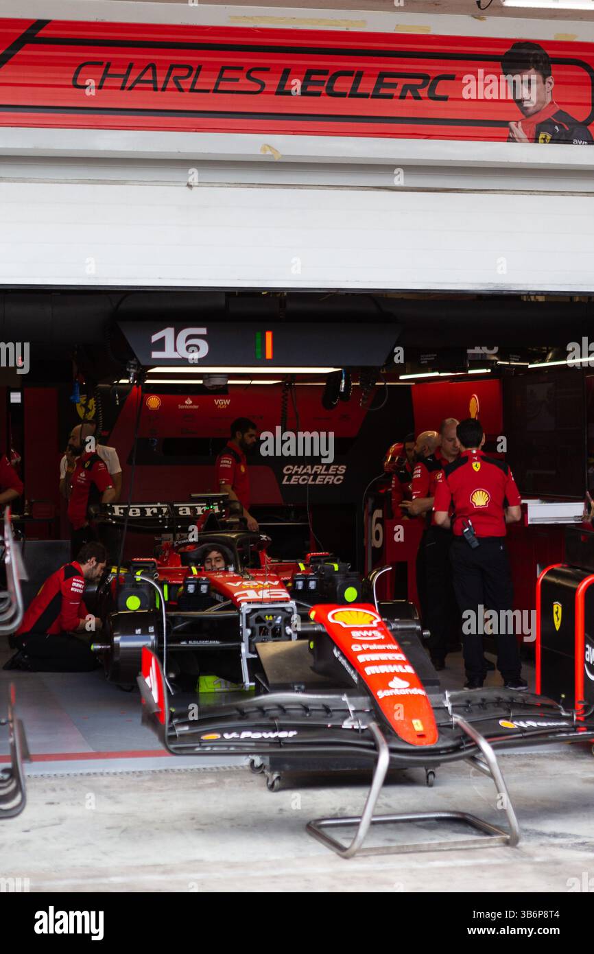5. November 2023, Sao Paulo, Brasilien: Die SCUDERIA FERRARI-Garage im Rahmen des F1 Sao Paulo Grand Prix 2023 im Autodromo Jose Carlos Pace am 05. November 2023 in Sao Paulo, Brasilien. (Bild: © Ruano Carneiro/ZUMA Press Wire) Stockfoto