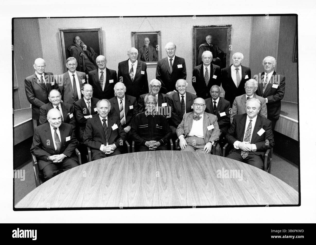 1. Januar 1996, Johannesburg, Südafrika: NELSON MANDELA besucht ein Klassentreffen seiner Jura-Klasse an der Witwatersrand University. 1996, Witwatersrand University, Johannesburg, Südafrika. (Bild: © John Robinson/ZUMA Press Wire) Stockfoto