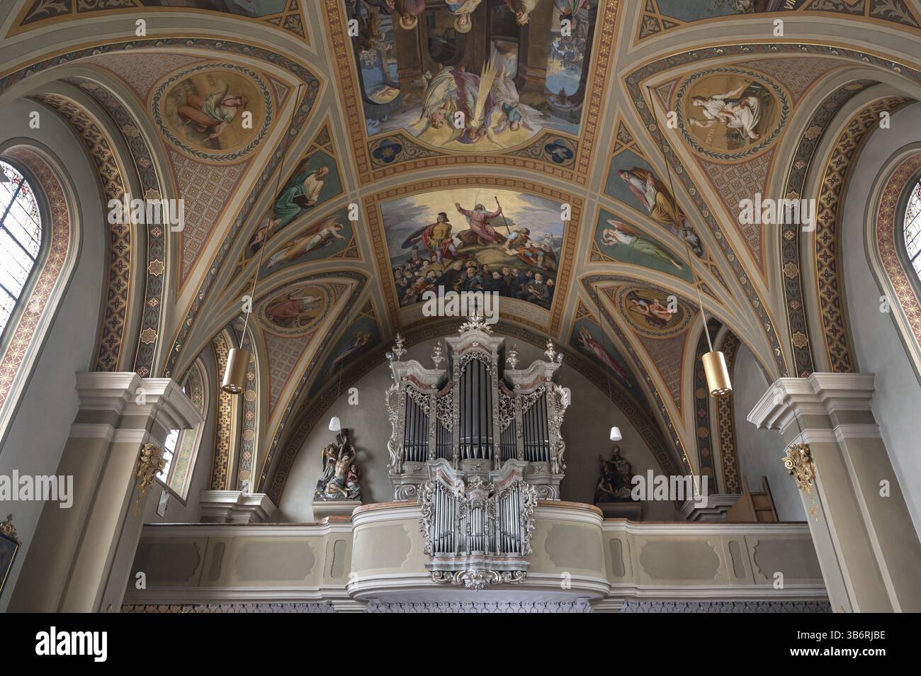 Orgelloft der Pfarrkirche Mariae Himmelfahrt, Thaur, Bezirk Innsbruck, Tirol, Österreich, Europa Stockfoto