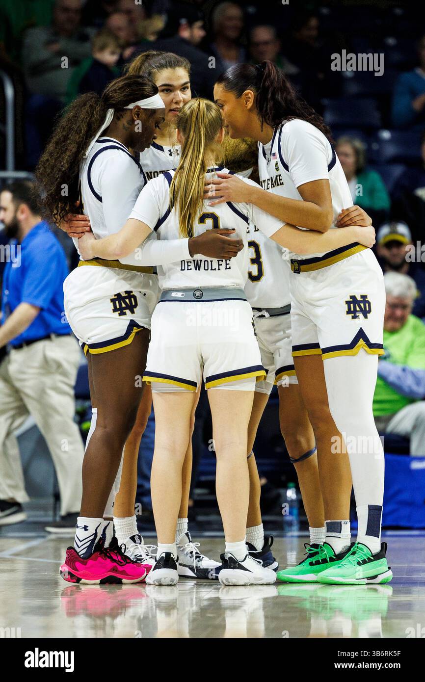 6. Dezember 2023: Notre Dame startete fünf Kämpfe vor der NCAA Women's Basketball-Action zwischen den Lafayette Leoparden und den Notre Dame Fighting Irish im Purcell Pavilion im Joyce Center in South Bend, Indiana. Notre Dame besiegte Lafayette mit 96.42. John Mersits/CSM. (Kreditbild: © John Mersits/CSM via ZUMA Press Wire) Stockfoto