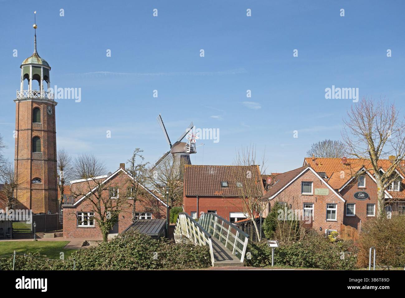 Stadtlandschaft, Hinterhöfe, Ditzum, Ems, Dollart, Ostfriesland, Niedersachsen, Deutschland, Europa Stockfoto