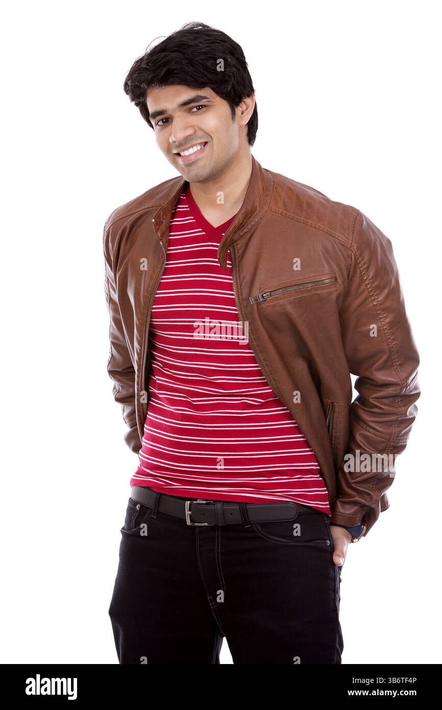 Hübscher ostindianer mit rotem Hemd auf weißem isoliertem Hintergrund, Toronto, Kanada, Nordamerika Stockfoto