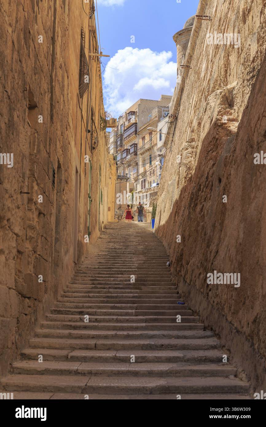 Steintreppen aus dem Grundgestein von Valletta, Malta, Il-Belt Valletta, Malta, Europa Stockfoto