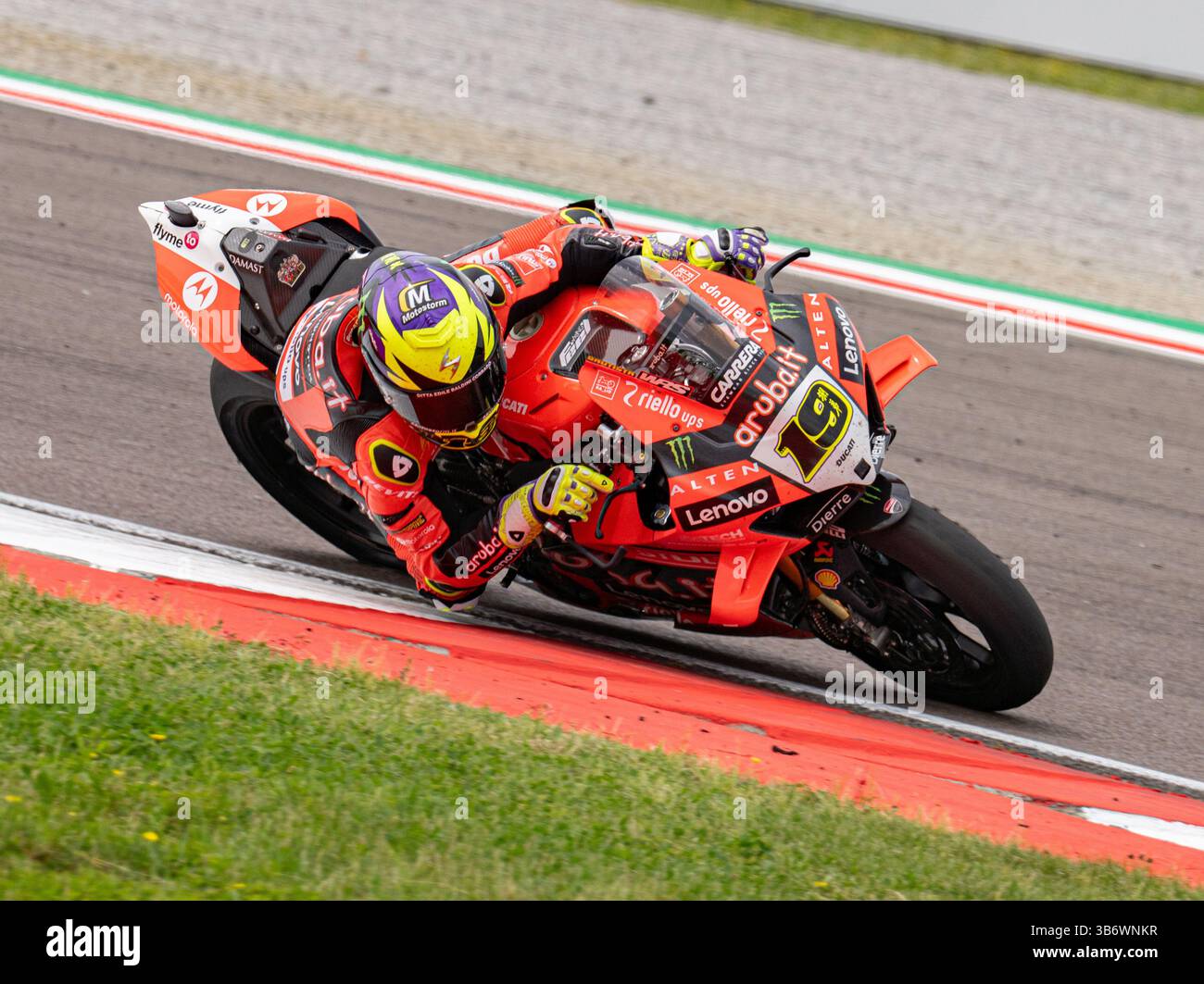 19 - Alvaro Bautista - Aruba.IT Racing - Ducati während Rennen 2 FIM Superbike World Championship Italien am 4. Mai 2025 in Cremona, Italien (Foto: Fabio Averna/SIPA USA) Stockfoto