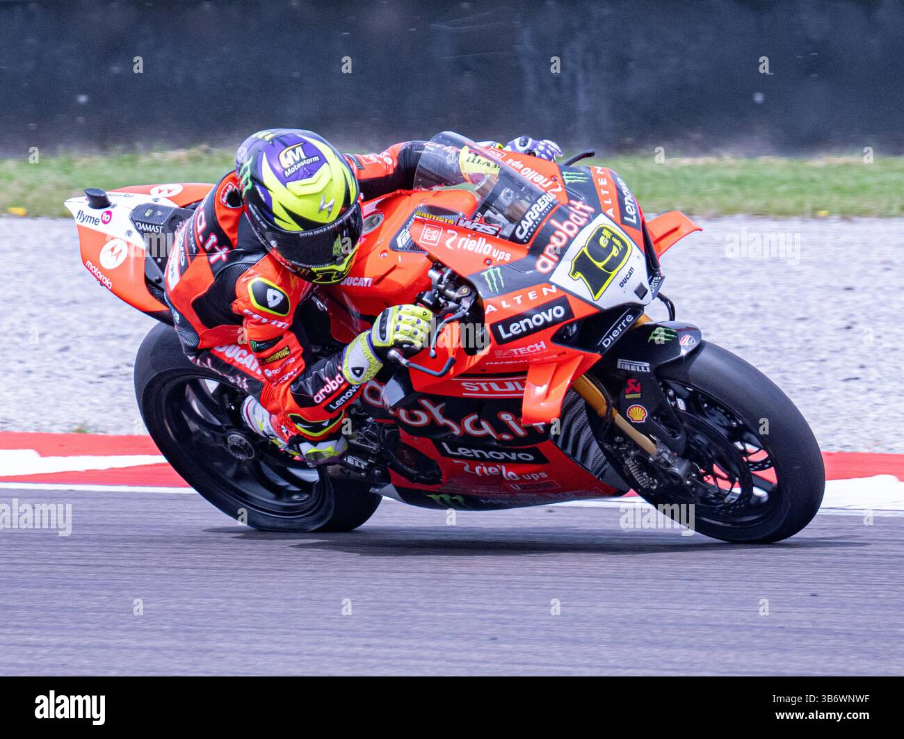 19 - Alvaro Bautista - Aruba.IT Racing - Ducati während Rennen 2 FIM Superbike World Championship Italien am 4. Mai 2025 in Cremona, Italien (Foto: Fabio Averna/SIPA USA) Stockfoto
