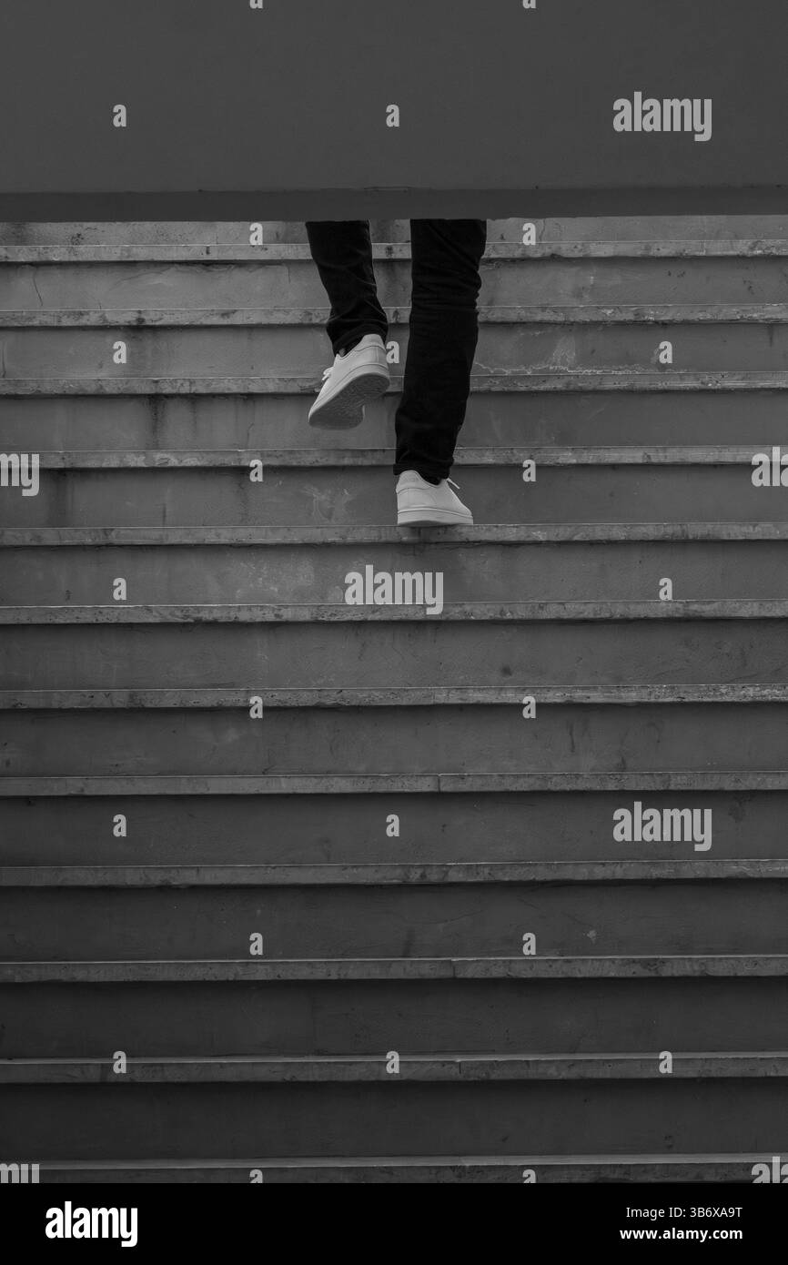 Schritte nach vorne – Urban Youth in Motion Stockfoto