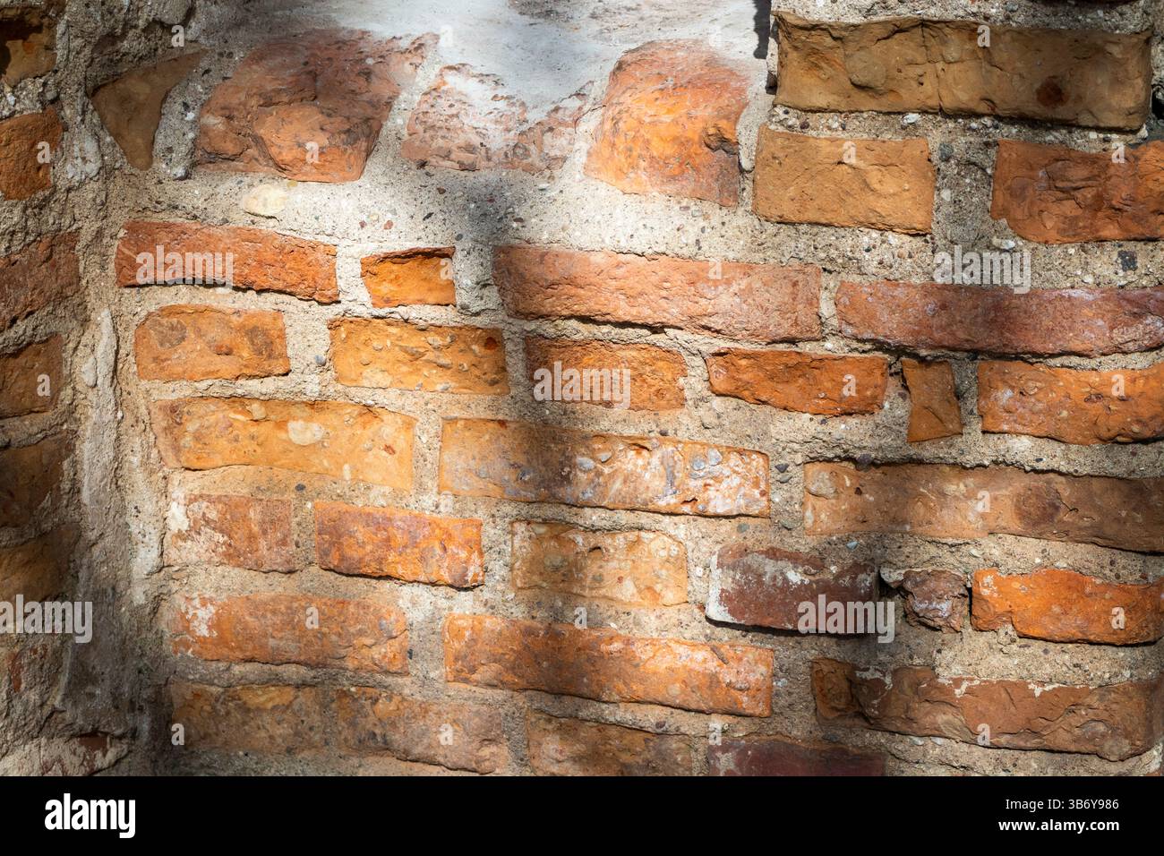 Nahaufnahme einer alten Ziegelmauer Stockfoto