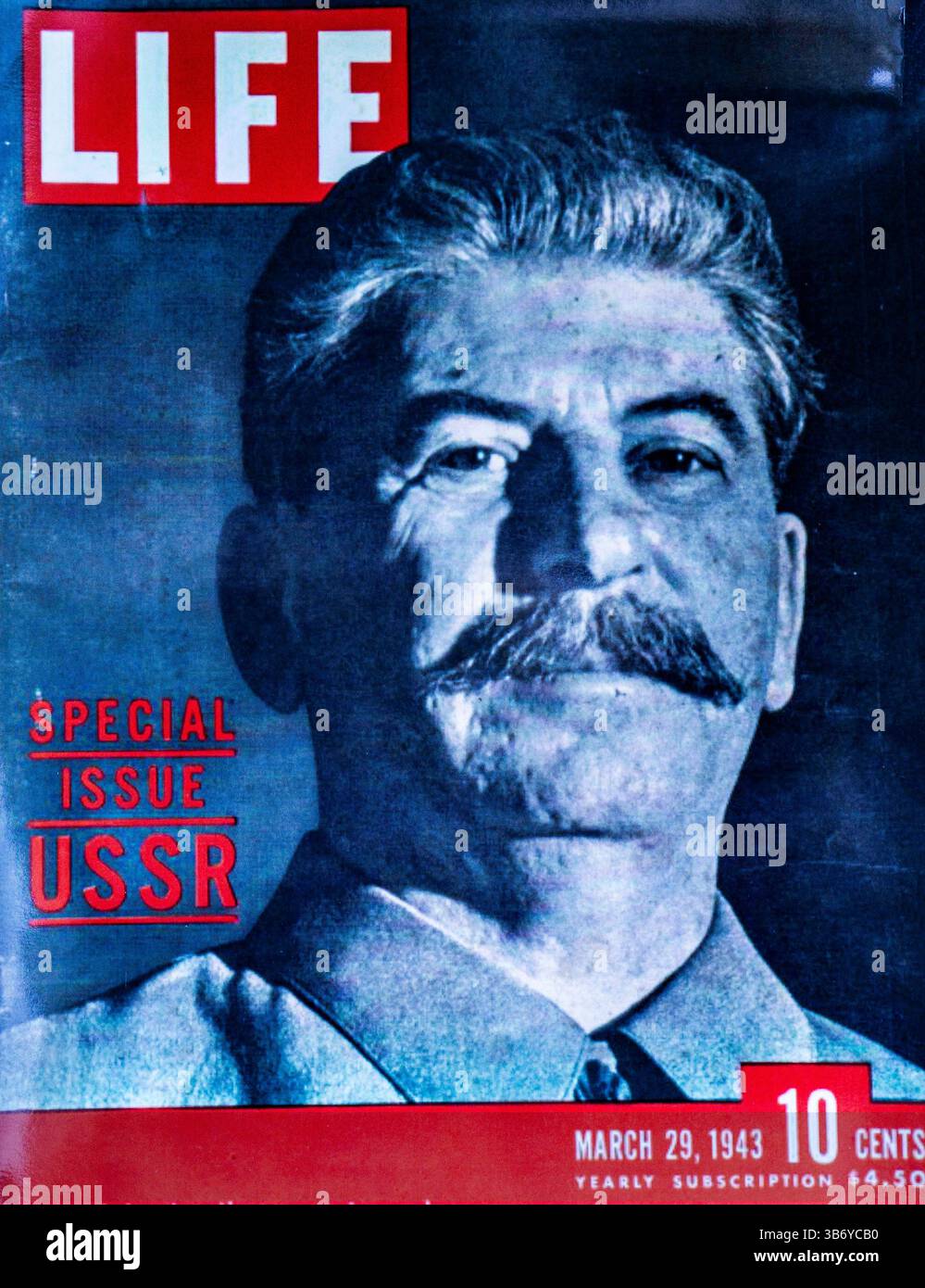 März 1943 Cover des Magazins *Life* mit einer Sonderausgabe über die UdSSR. Das Cover zeigt ein Porträt des sowjetischen Führers Josef Stalin, das die Kriegsallianz zwischen den USA und der Sowjetunion während des Zweiten Weltkriegs hervorhebt Stockfoto