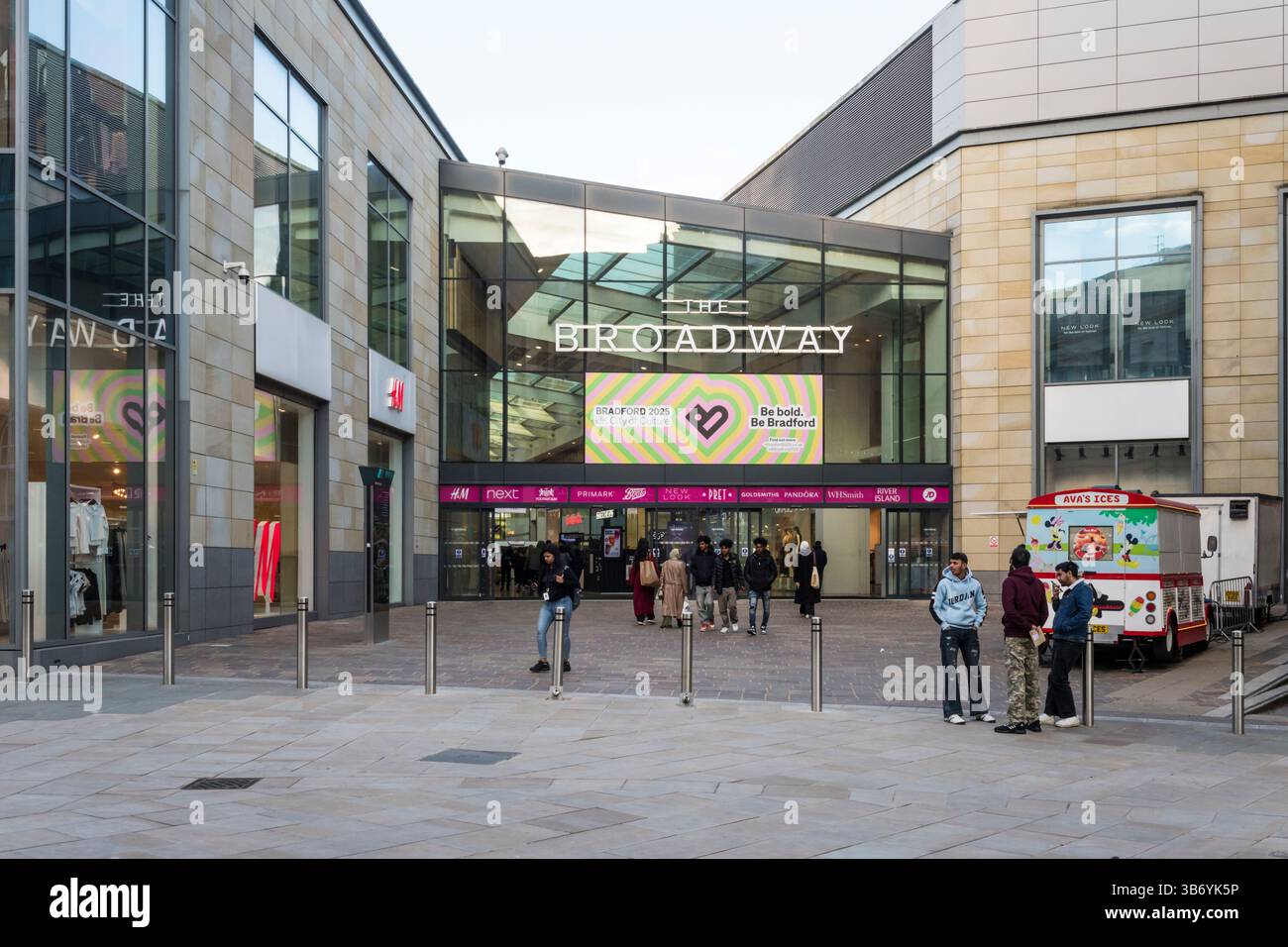Eingang zum Broadway Einkaufszentrum in der Market Street, Bradford. Stockfoto