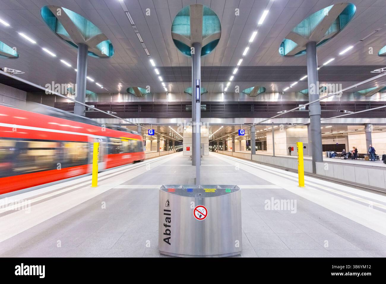 Blick auf den modernen Hauptbahnhof. Berlin Mitte, Deutschland. Stockfoto
