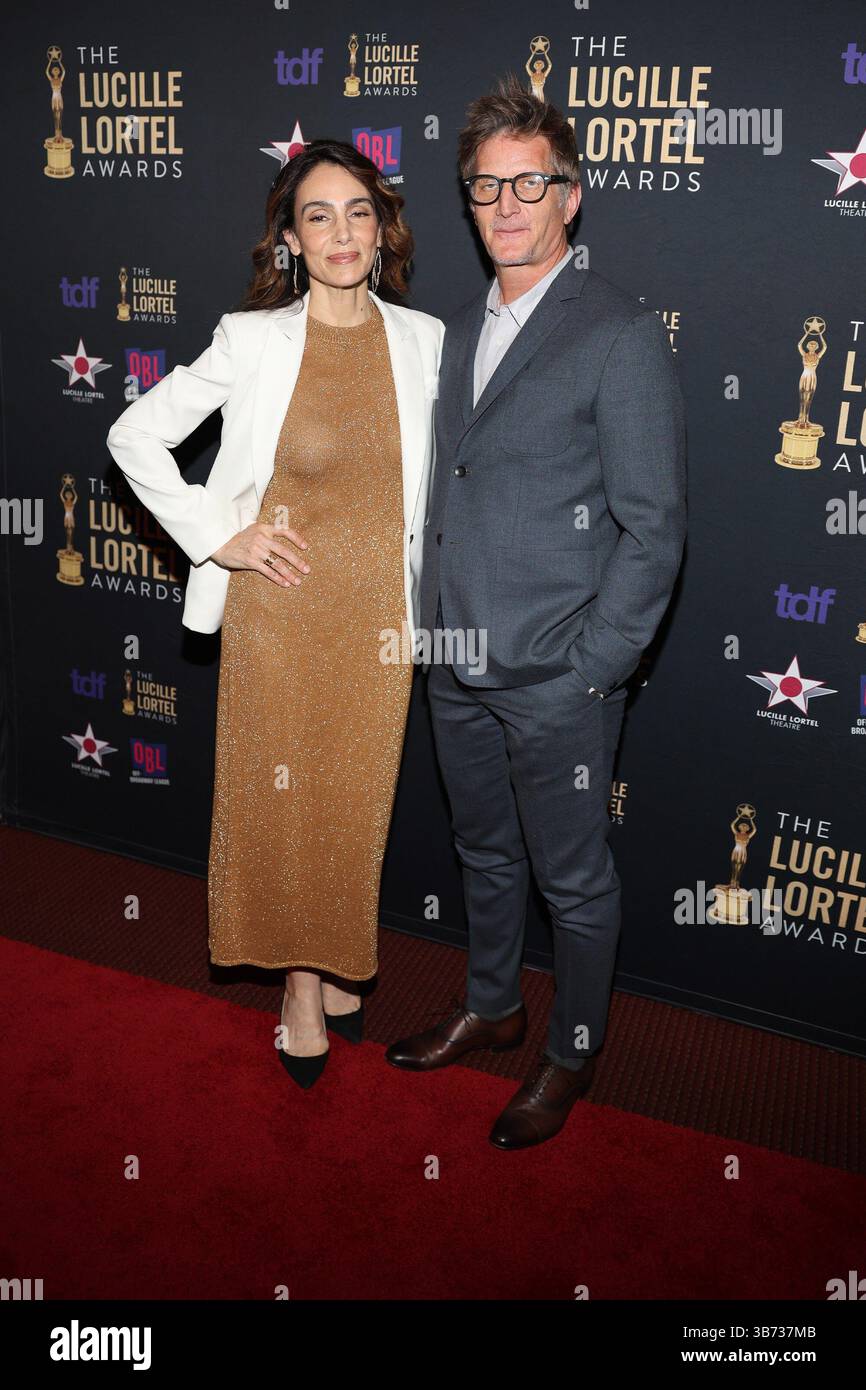 New York, USA. Ny. Mai 2025. Annie Parisse, Paul Sparks at Arrivals for the Lucille Lortel Awards 2025, Jack H. Skirball Center for the Performing Arts, New York, NY, 4. Mai 2025. Quelle: Manoli Figetakis/Everett Collection/Alamy Live News Stockfoto