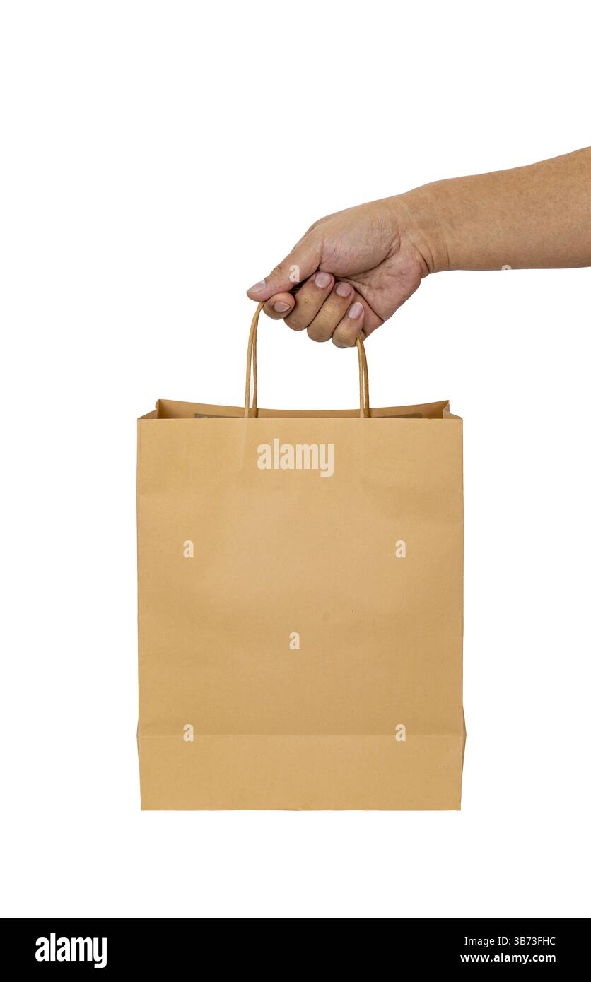 Eine Handtasche aus braunem Papier vor weißem Hintergrund, die einfache und umweltfreundliche Verpackungsoption bietet. Das Bild hebt die Textur und das Design von b hervor Stockfoto