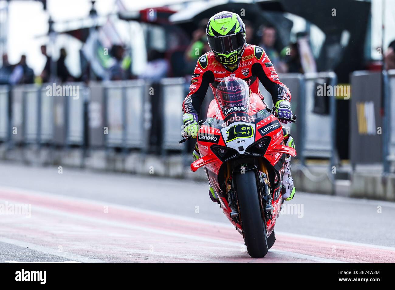 Alvaro Bautista von Aruba.it Racing - Ducati mit Ducati Panigale V4R während der FIM SBK Superbike World Championship Acerbis Italian Round - Box and Pit Line auf dem Cremona Circuit Stockfoto