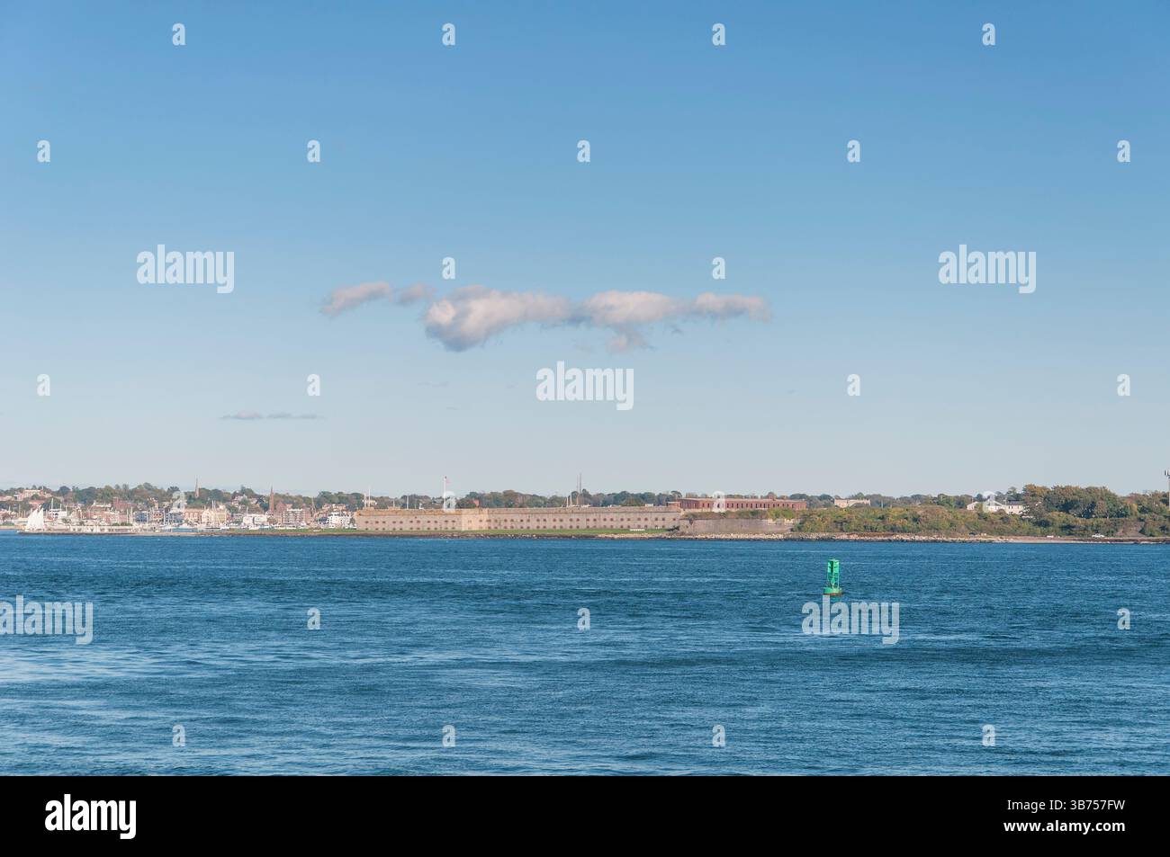 Narragansett Bay und Fort adams State Park in newport rhode Island an einem sonnigen Tag. Stockfoto