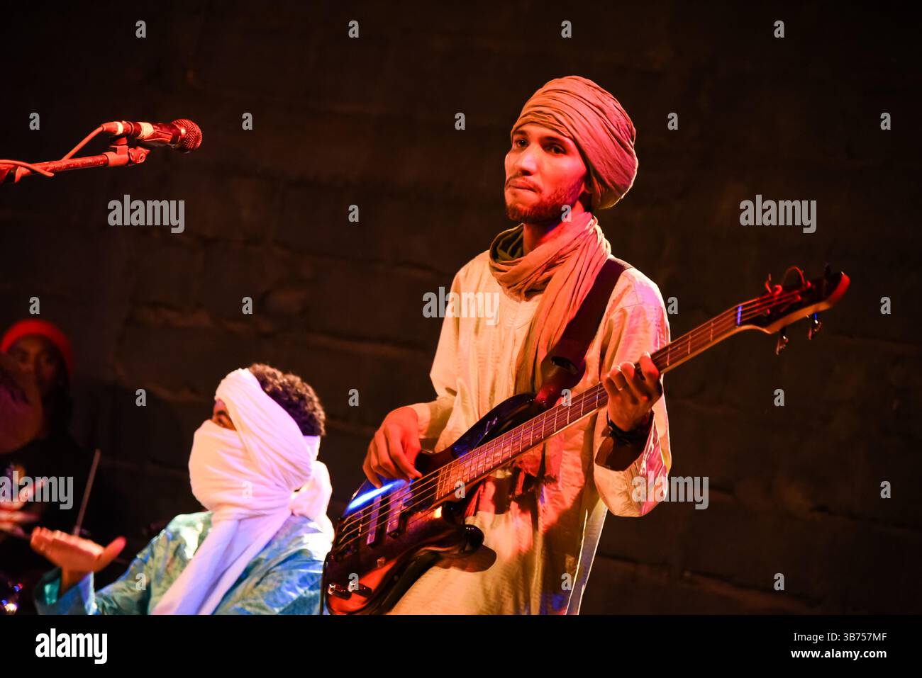 Bamako, Mali. Oktober 2017. Aratan N’Akalle während eines Benefizkonzert zur Unterstützung von Witwen und Waisen in den nördlichen Regionen Malis mit Tinariwen, Tamikrest, Keltoum, Kader und Aratan N’Akalle am 14. Oktober 2017 in Bamako, Mali. - 14/10/2017 - Mali/Bamako District/Bamako - Nicolas Remene/Le Pictorium Credit: LE PICTORIUM/Alamy Live News Stockfoto