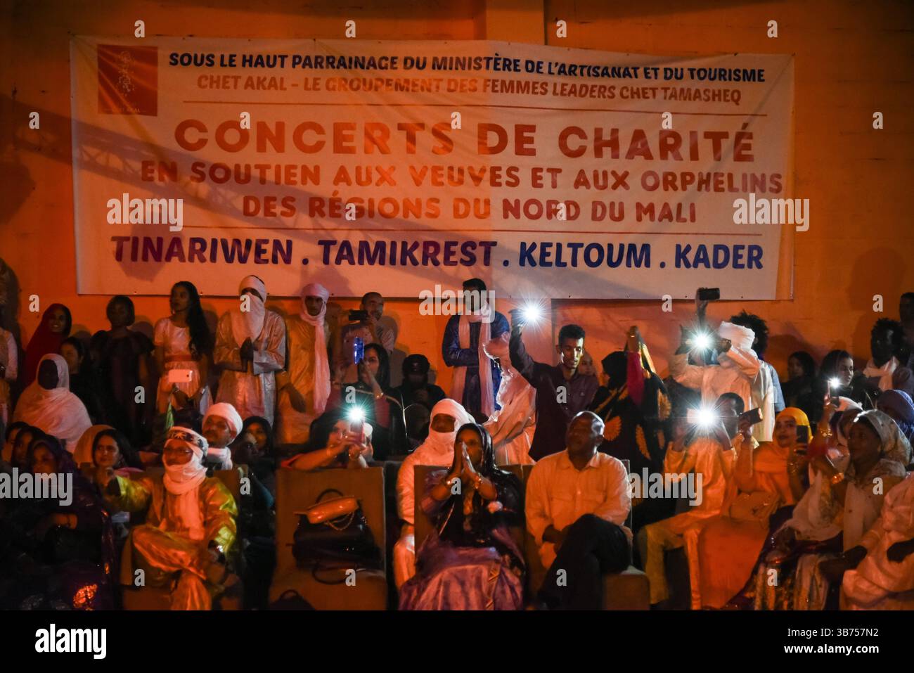 Bamako, Mali. Oktober 2017. Benefizkonzert zur Unterstützung von Witwen und Waisen in den nördlichen Regionen Malis mit Tinariwen, Tamikrest, Keltoum, Kader und Aratan N’Akalle am 14. Oktober 2017 in Bamako, Mali. - 15/10/2017 - Mali/Bamako District/Bamako - Nicolas Remene/Le Pictorium Credit: LE PICTORIUM/Alamy Live News Stockfoto