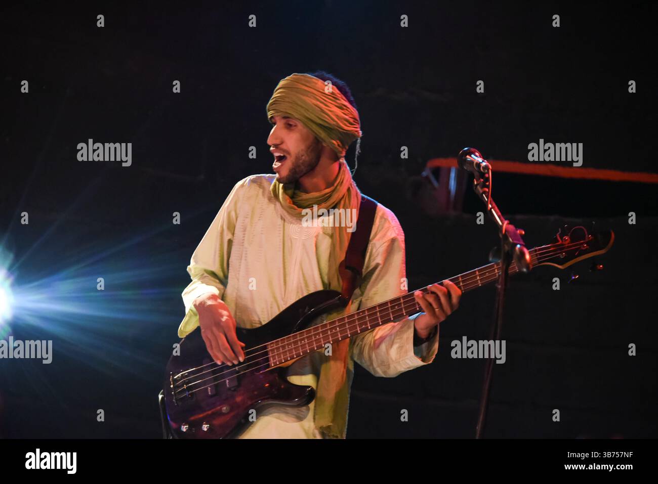 Bamako, Mali. Oktober 2017. Aratan N’Akalle während eines Benefizkonzert zur Unterstützung von Witwen und Waisen in den nördlichen Regionen Malis mit Tinariwen, Tamikrest, Keltoum, Kader und Aratan N’Akalle am 14. Oktober 2017 in Bamako, Mali. - 15/10/2017 - Mali/Bamako District/Bamako - Nicolas Remene/Le Pictorium Credit: LE PICTORIUM/Alamy Live News Stockfoto