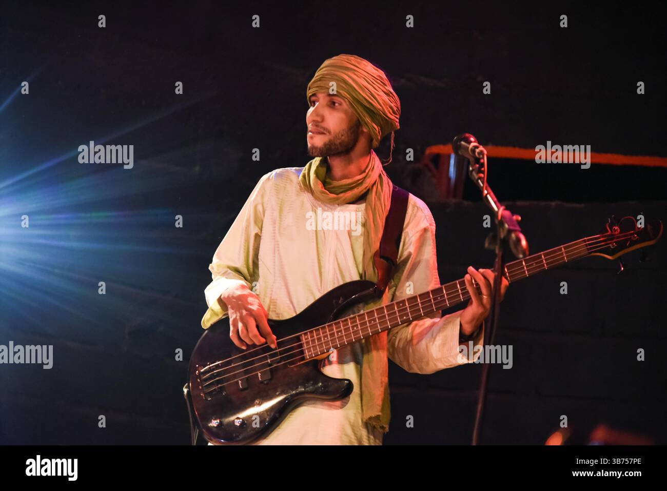 Bamako, Mali. Oktober 2017. Aratan N’Akalle während eines Benefizkonzert zur Unterstützung von Witwen und Waisen in den nördlichen Regionen Malis mit Tinariwen, Tamikrest, Keltoum, Kader und Aratan N’Akalle am 14. Oktober 2017 in Bamako, Mali. - 15/10/2017 - Mali/Bamako District/Bamako - Nicolas Remene/Le Pictorium Credit: LE PICTORIUM/Alamy Live News Stockfoto