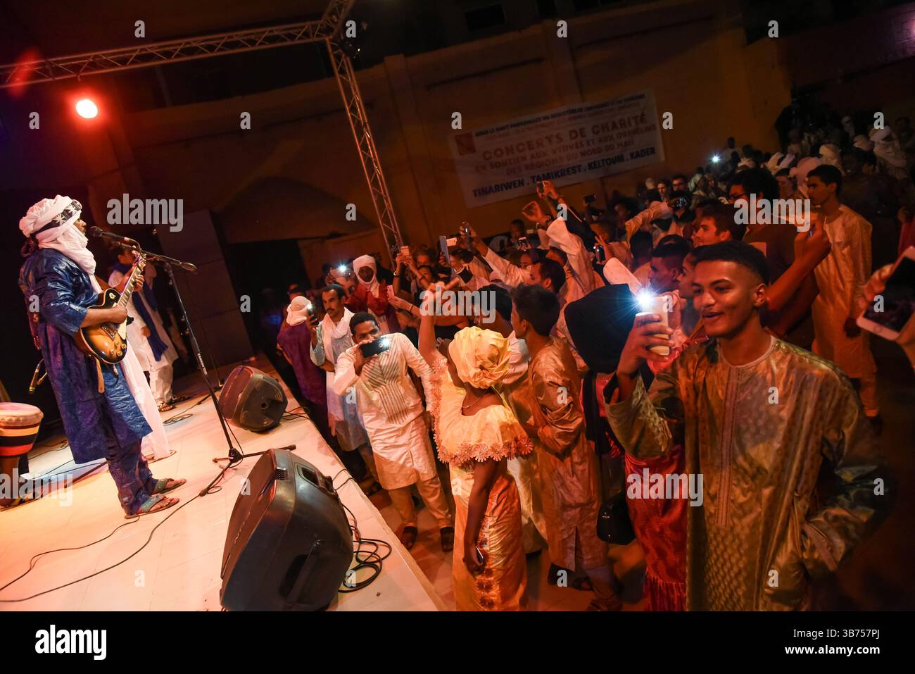 Bamako, Mali. Oktober 2017. Tinariwen während eines Benefizkonzerts zur Unterstützung von Witwen und Waisen in den nördlichen Regionen Malis mit Tinariwen, Tamikrest, Keltoum, Kader und Aratan N’Akalle am 13. Oktober 2017 in Bamako, Mali. - 15/10/2017 - Mali/Bamako District/Bamako - Nicolas Remene/Le Pictorium Credit: LE PICTORIUM/Alamy Live News Stockfoto