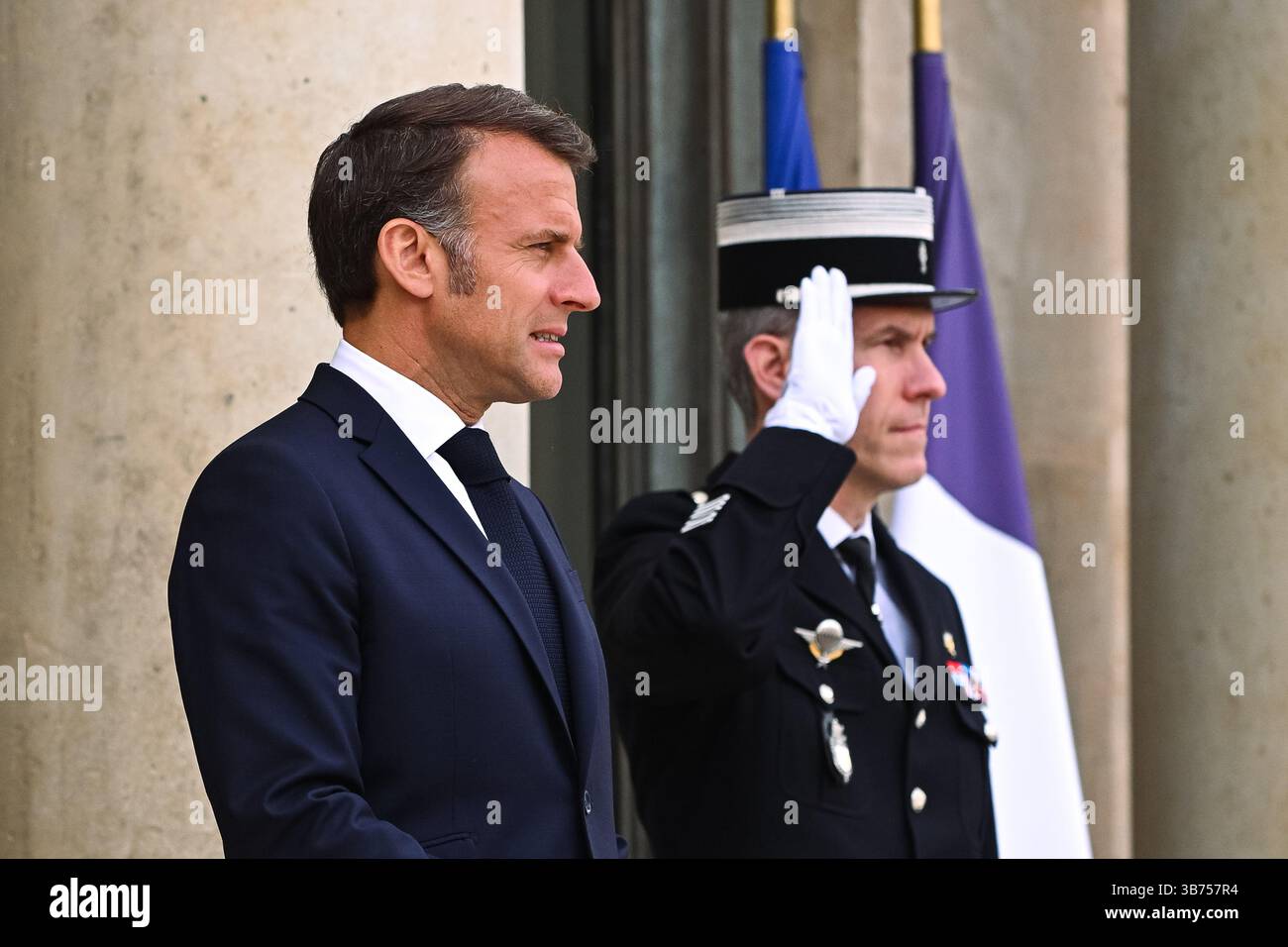Paris, Frankreich. Mai 2025. Der Präsident der Republik, Emmanuel Macron, empfing am 5. Mai 2025 die Präsidentin der Europäischen Kommission, Ursula von der Leyen, im Schloss Elysee. - 05/05/2025 - France/Ile-de-France (Region)/Paris - Julien Mattia/Le Pictorium Credit: LE PICTORIUM/Alamy Live News Stockfoto