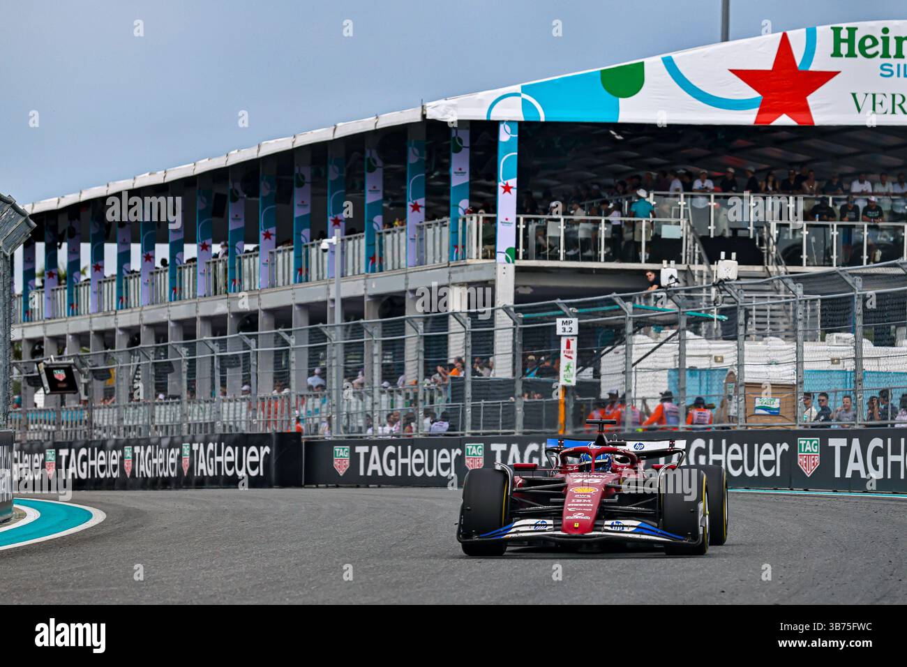 Miami, USA. Mai 2025. Charles Leclerc aus Monaco fuhr den Scuderia Ferrari HP SF-25 während des F1 Grand Prix von Miami am 4. Mai 2025 in Miami, Florida. Quelle: Stefano Facchin/Luca Rossini/E-Mage/Alamy Live News Stockfoto
