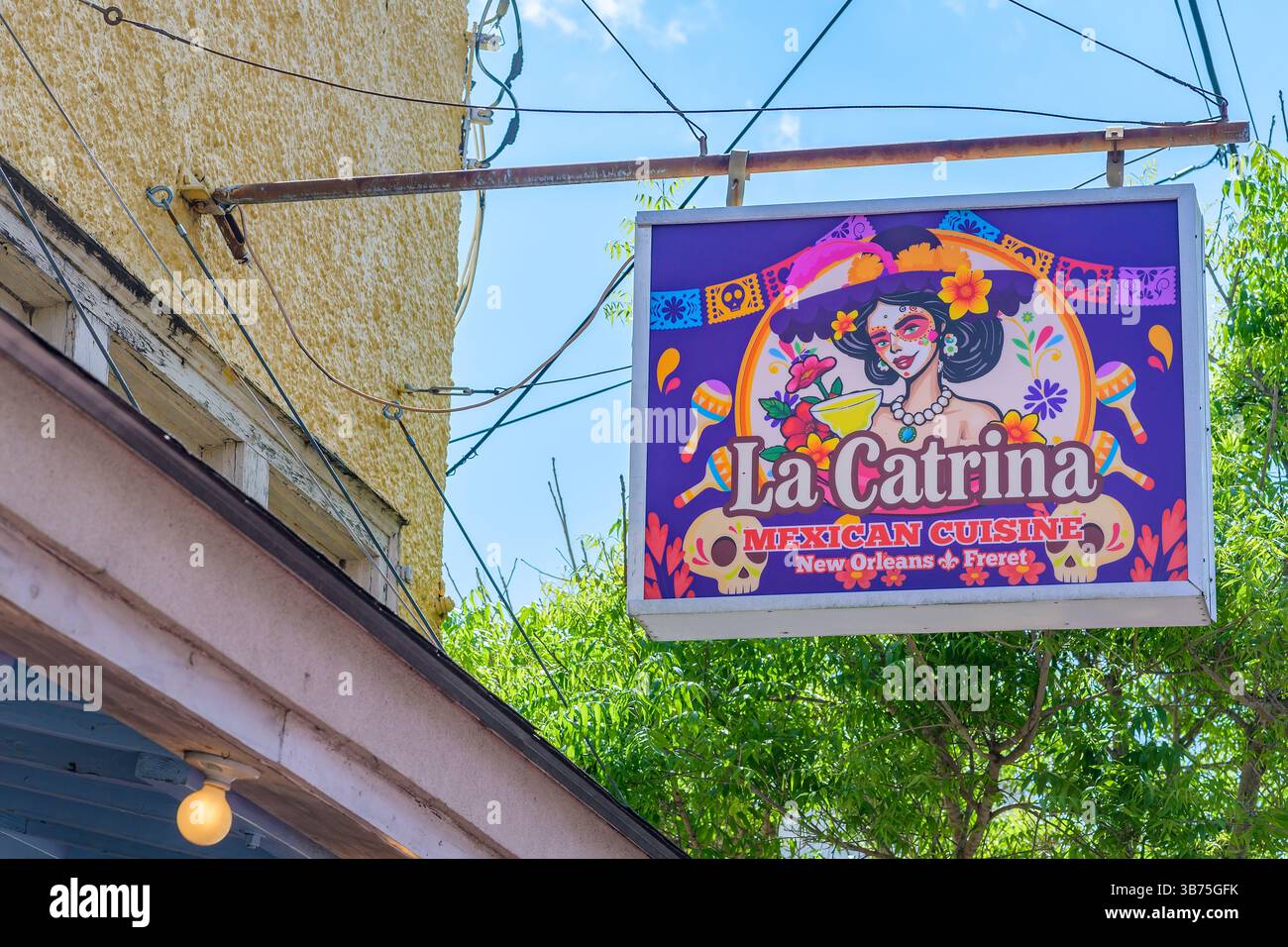 New Orleans, LA, USA - 28. April 2025: La Catrina mexikanische Küche in der Freret Street in Uptown Stockfoto