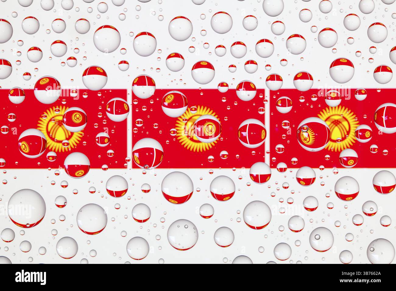 Kirgisistan-Flaggen hinter einem Glas, das mit Regentropfen bedeckt ist. 3D-Abbildung Stockfoto