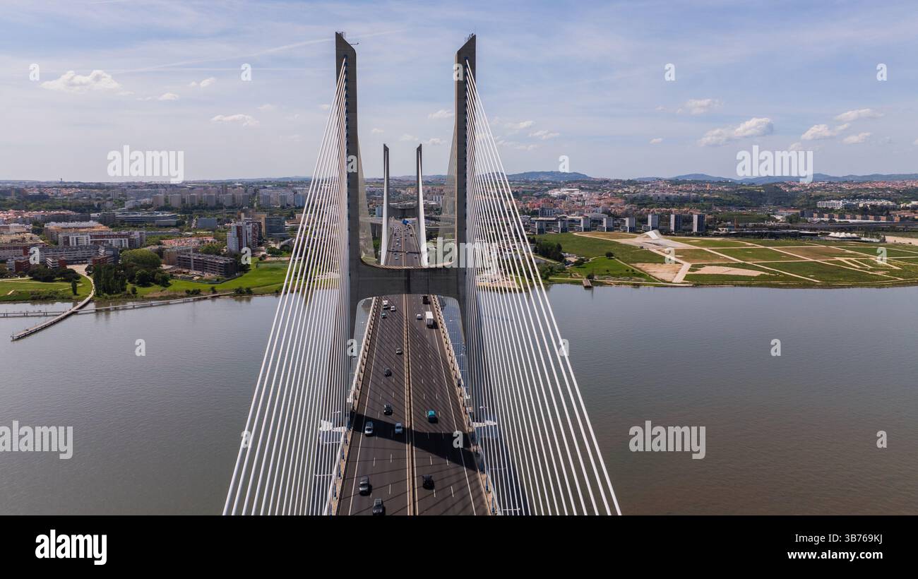Aus der Vogelperspektive der Vasco da Gama Brücke Lissabon Stockfoto