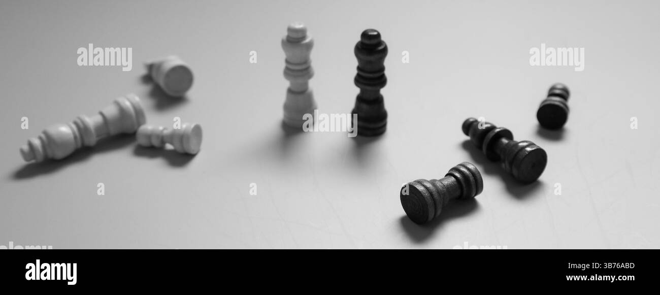 Schachspiel schwarz-weiß Stockfoto