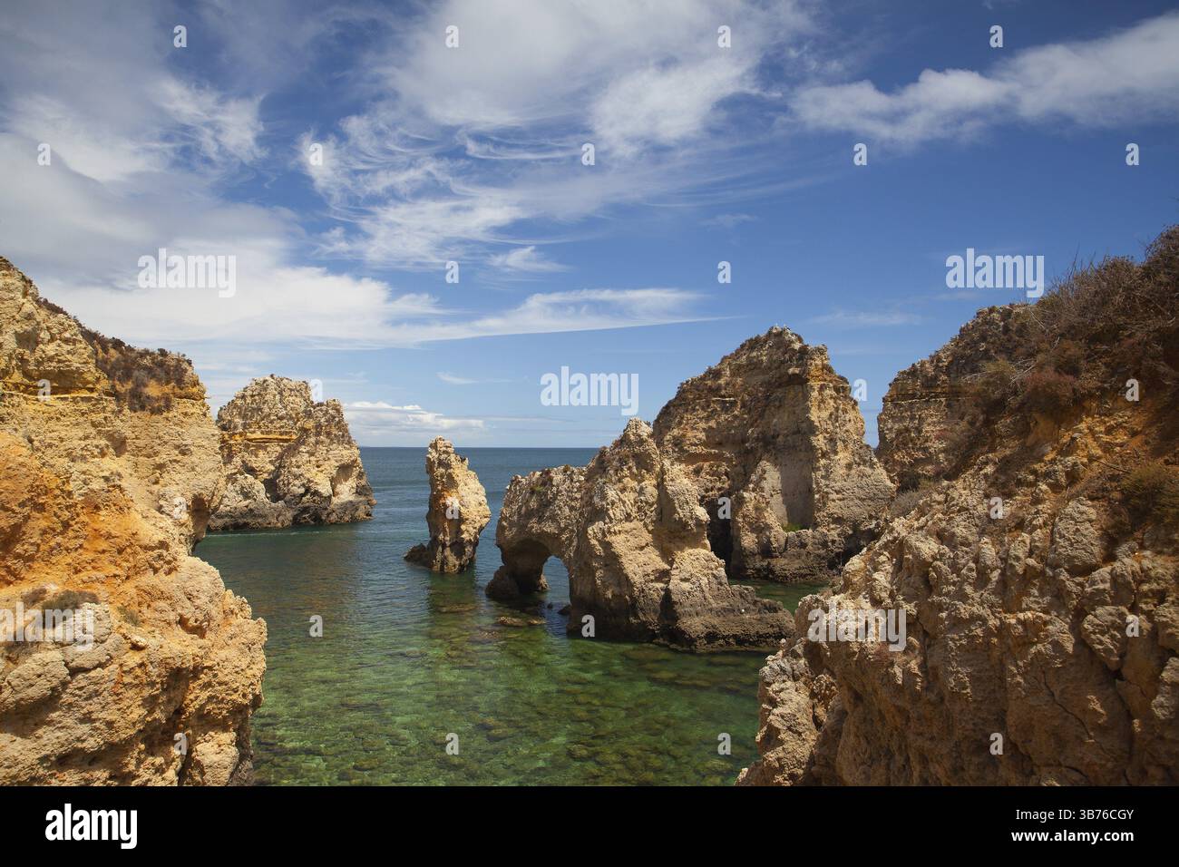 Berühmte Klippen auf Ponta de Piedade, Lagos, Algarve, Portugal, Europa Stockfoto