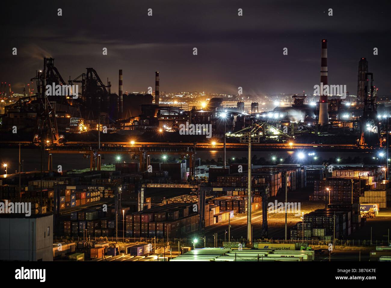 Fabrikansicht der Keihin-Region (aufgenommen von Kawasaki Marien). Aufnahmeort: Kawasaki City, Präfektur Kanagawa Stockfoto