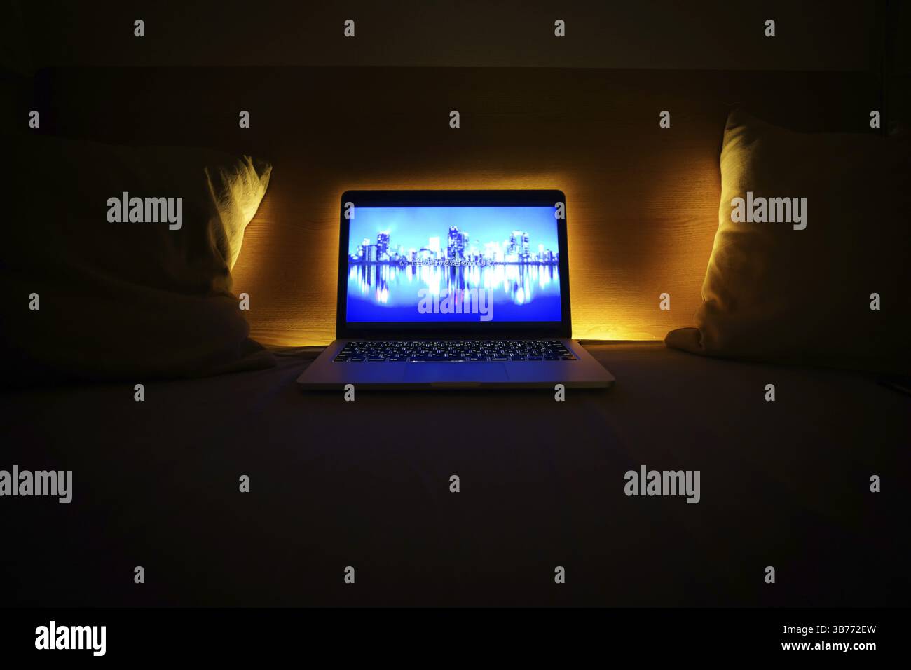 PC und indirekte Beleuchtung. Aufnahmeort: Metropolregion Tokio Stockfoto