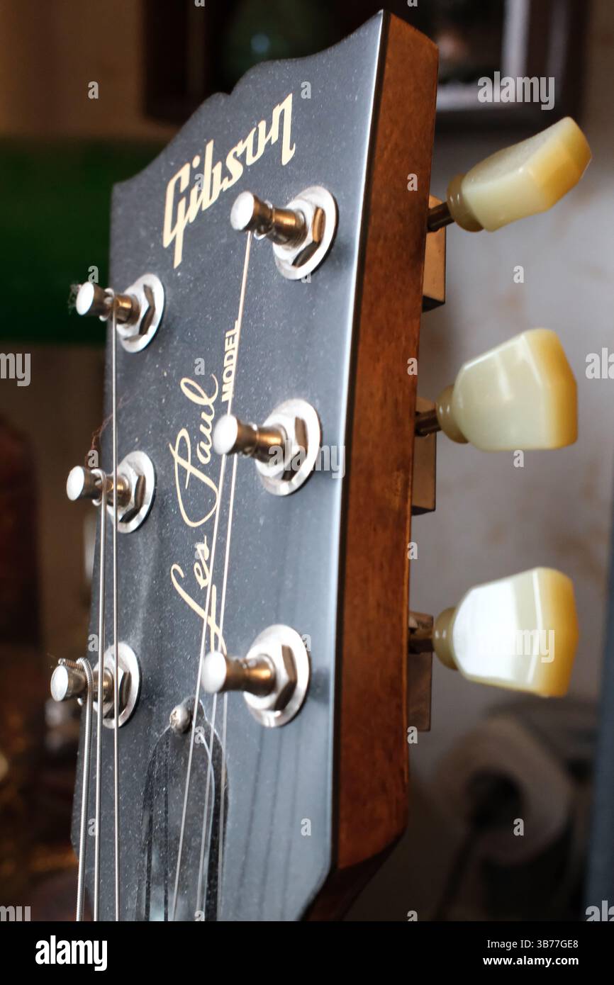 Itterbeck, Deutschland - 4. Februar 2025 Ein Kopfstock von Gibson Les Paul Stockfoto