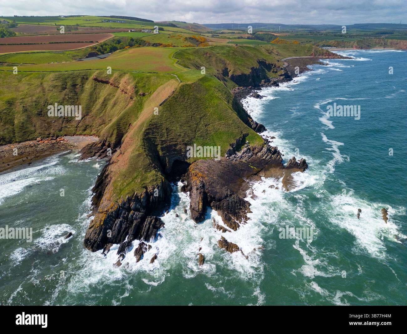 Aus der Vogelperspektive von Siccar Point berühmtes geologisches Merkmal, Ort der Unkonformität von Hutton, in Berwickshire, Scottish Borders, Schottland, Großbritannien Stockfoto